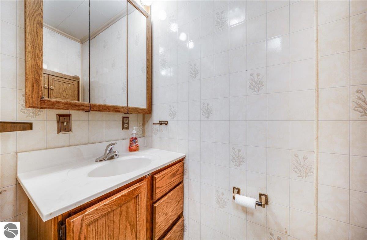 8225 Lakeview Drive, Hale, MI 48739 — Photo 29