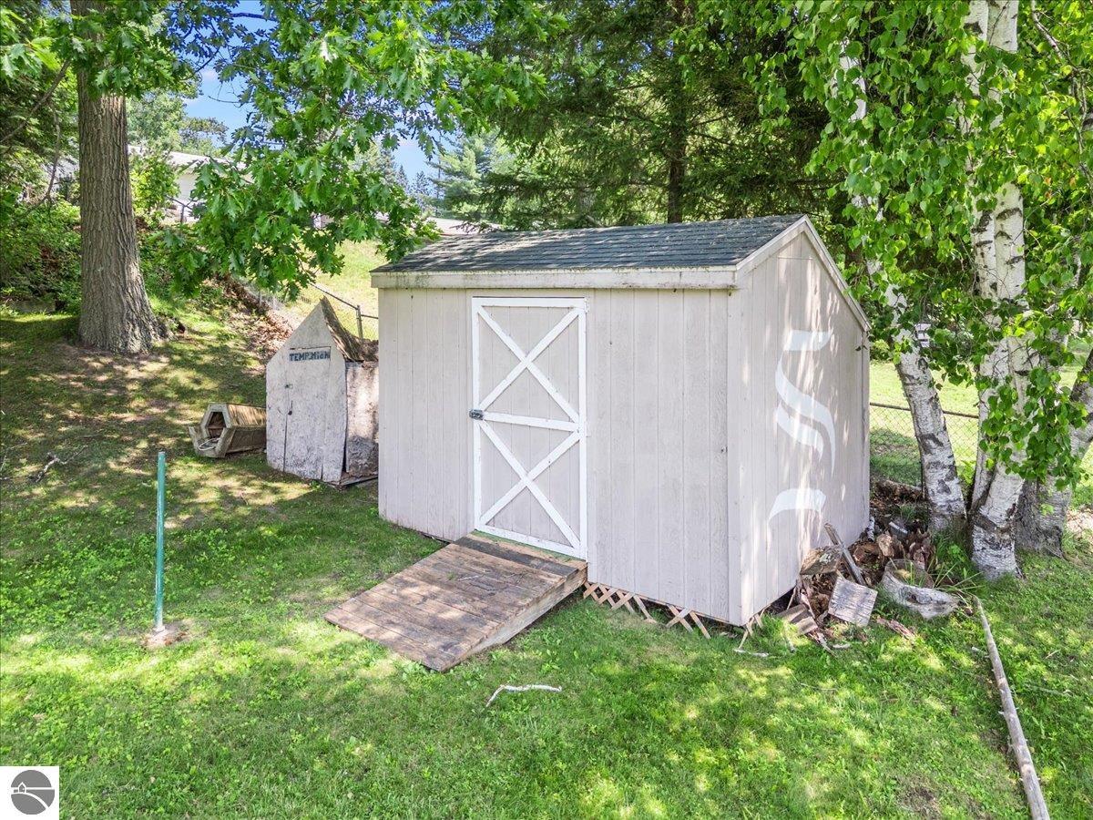 8225 Lakeview Drive, Hale, MI 48739 — Photo 9