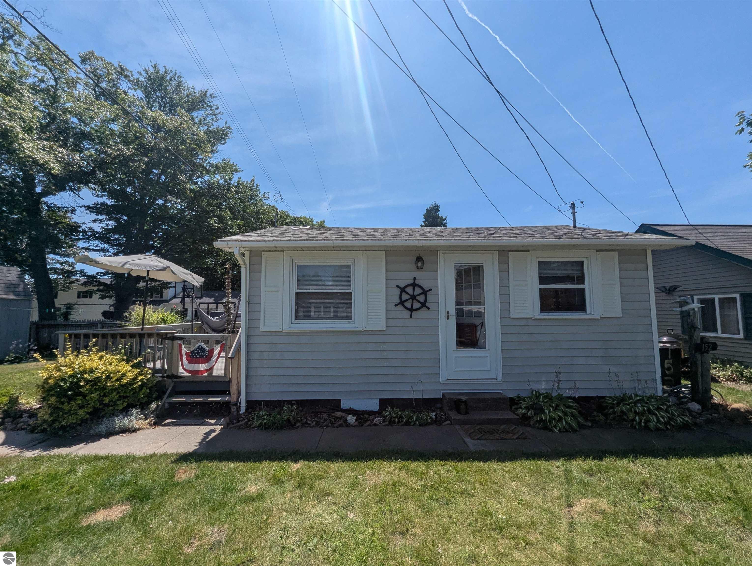 152 N Huron, Au Gres, MI 48703 — front exterior
