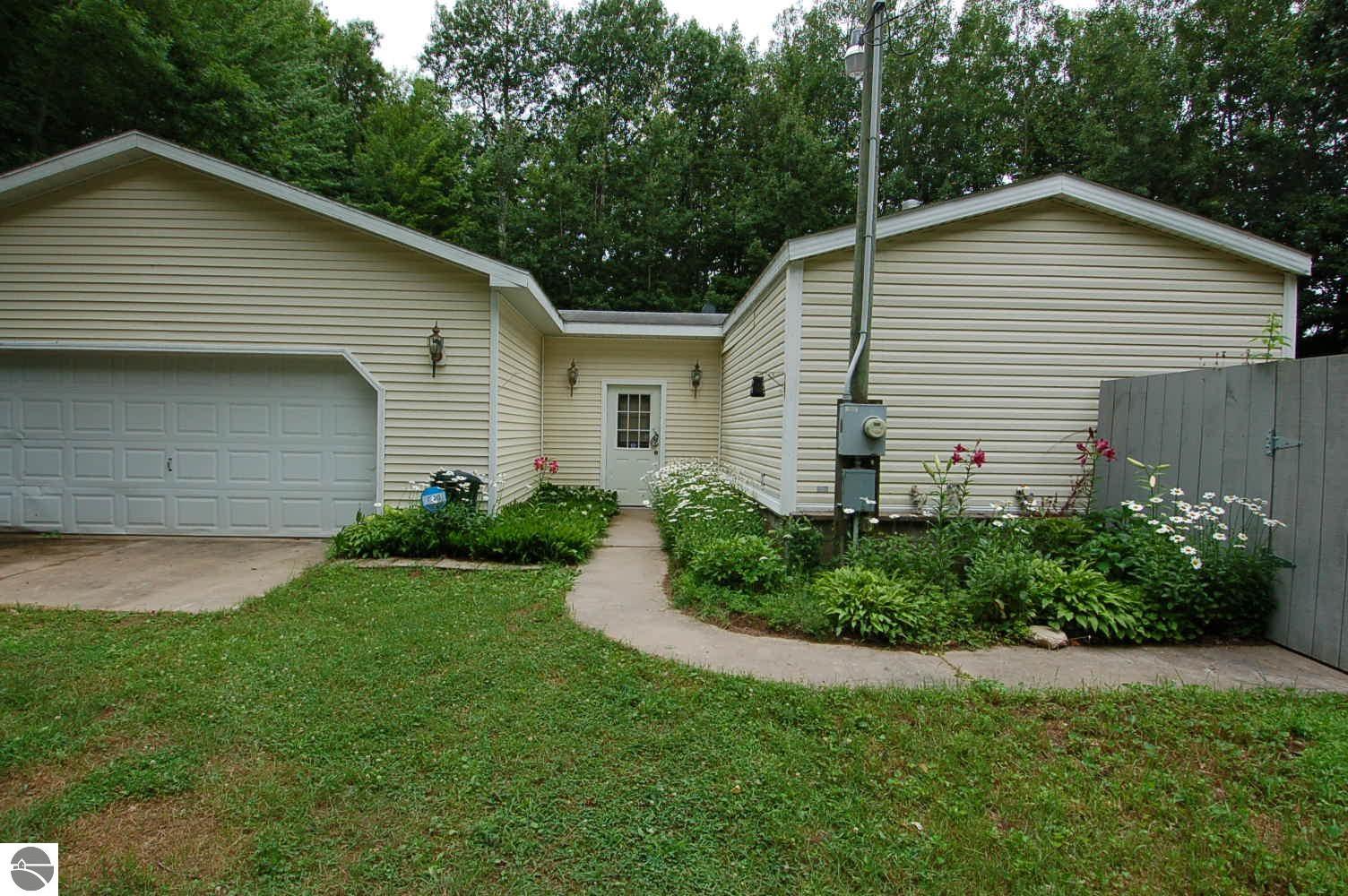 19241 Beech, Tustin, MI 49688 — front exterior