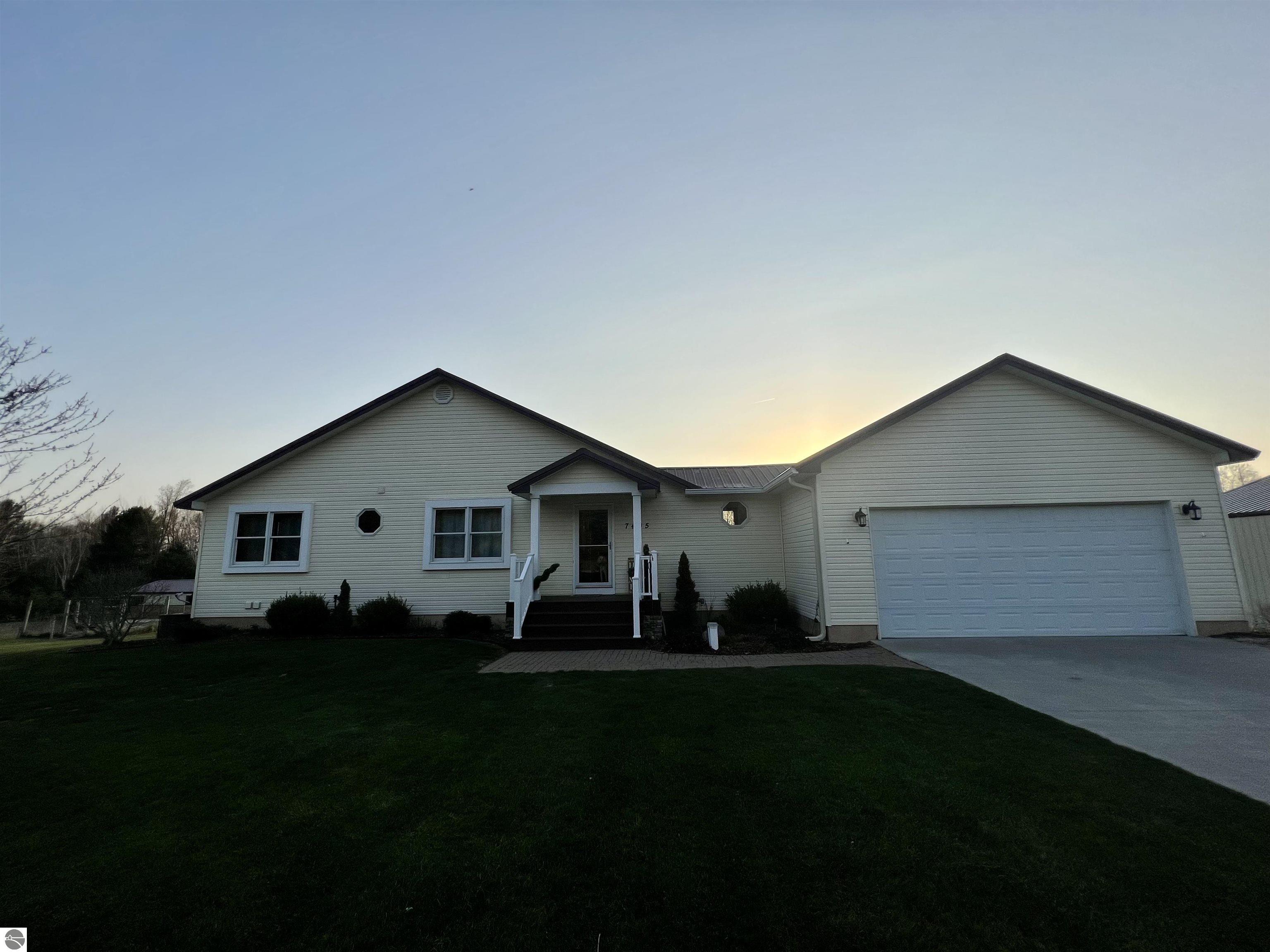 7495 Bennett Road, Williamsburg, MI 49690