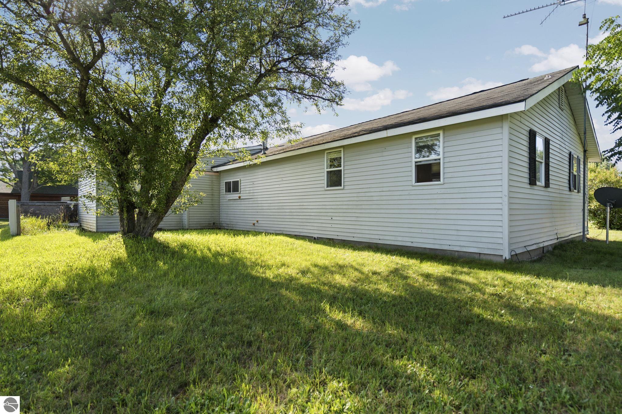 405 Lynn Street, Kalkaska, MI 49646 — Photo 25
