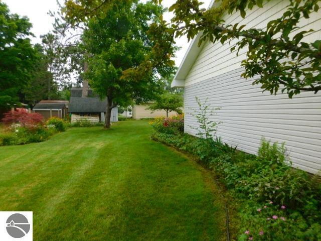 102 Paw Paw, Kalkaska, MI 49646 — Photo 17