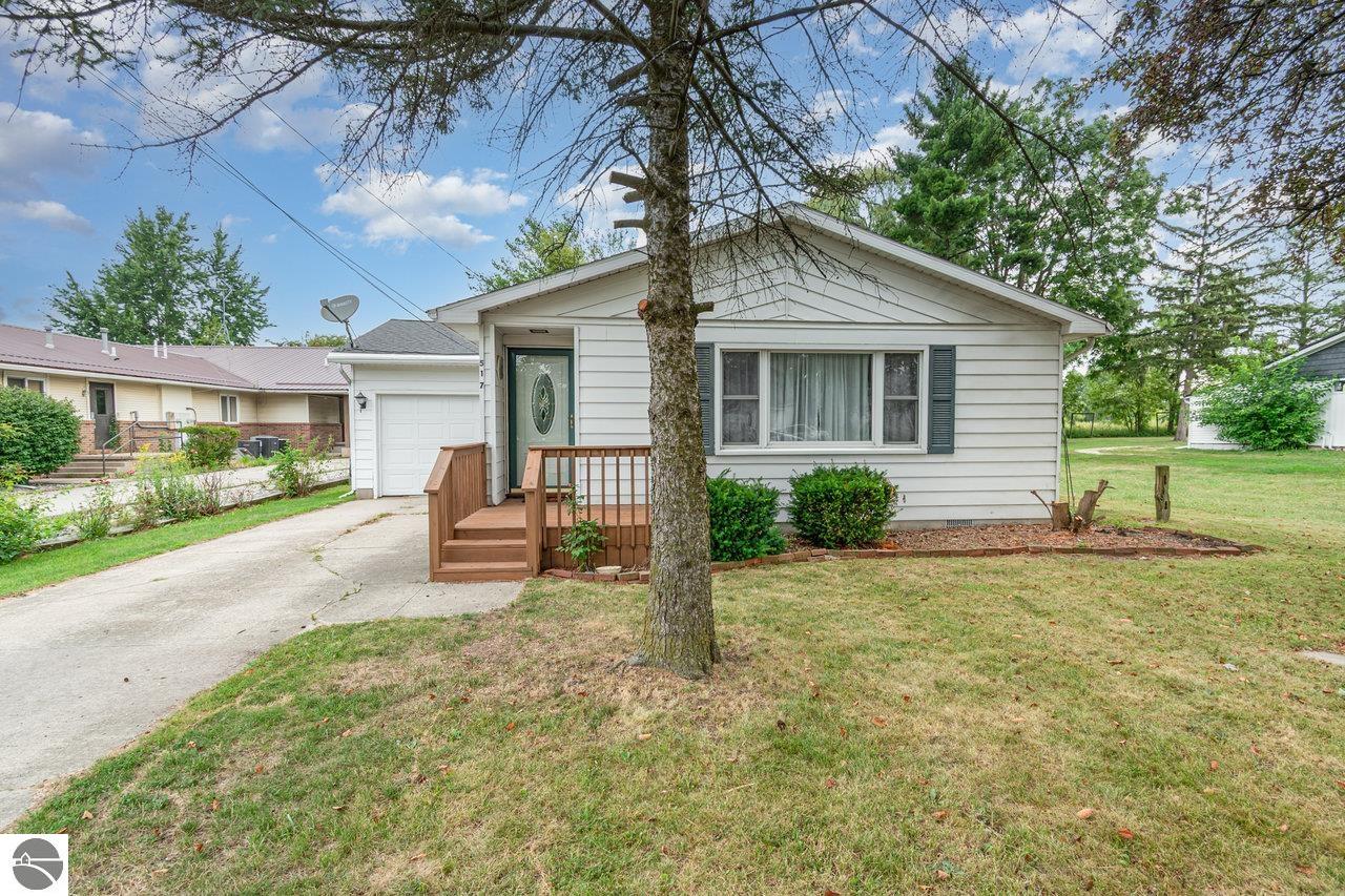 517 E Main Street, Carson City, MI 48811 — front exterior