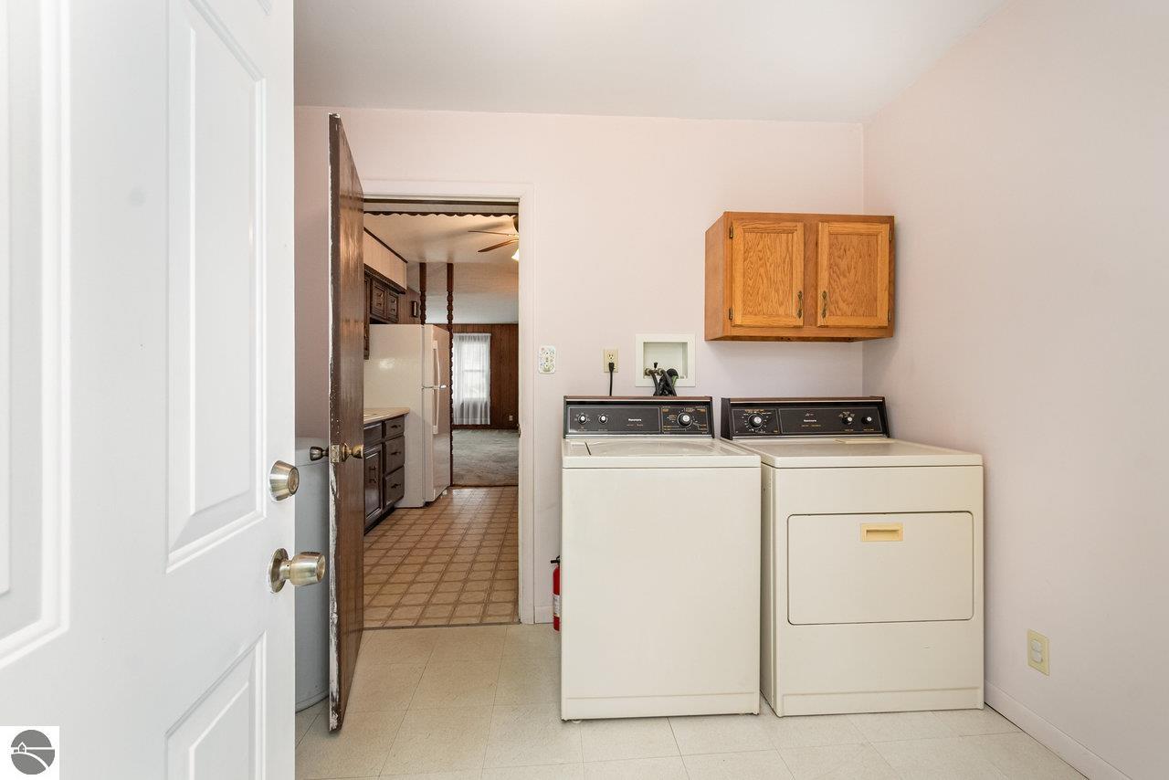 517 E Main Street, Carson City, MI 48811 — Photo 17