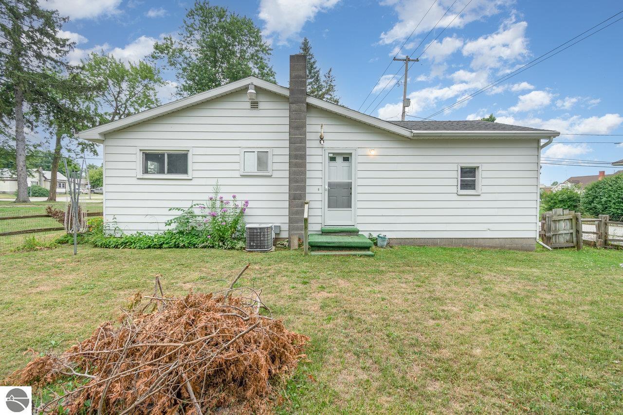 517 E Main Street, Carson City, MI 48811 — Photo 23