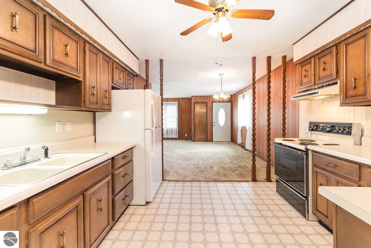 517 E Main Street, Carson City, MI 48811 — Photo 8