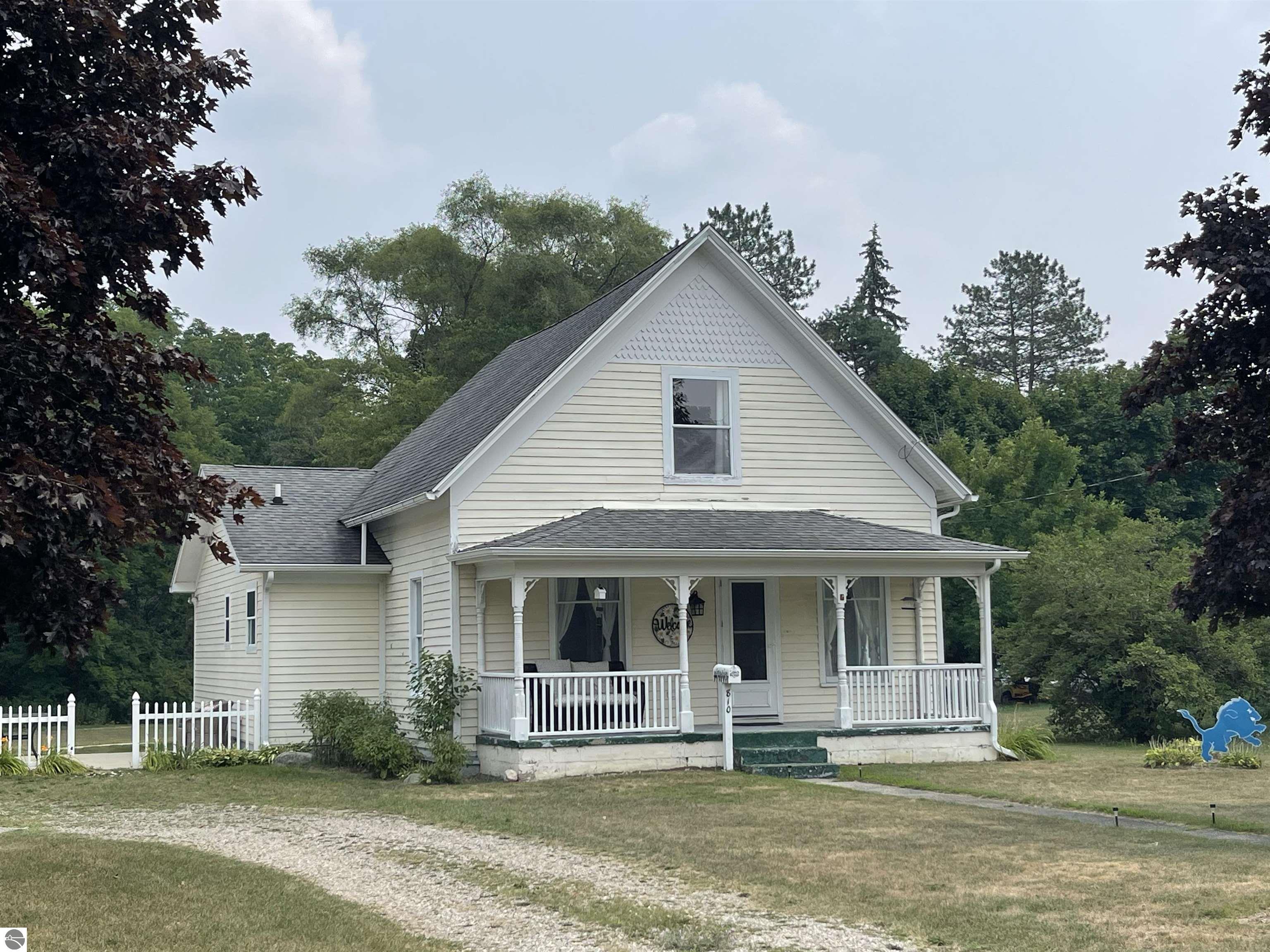 810 Cedar Street, Clare, MI 48617 — front exterior