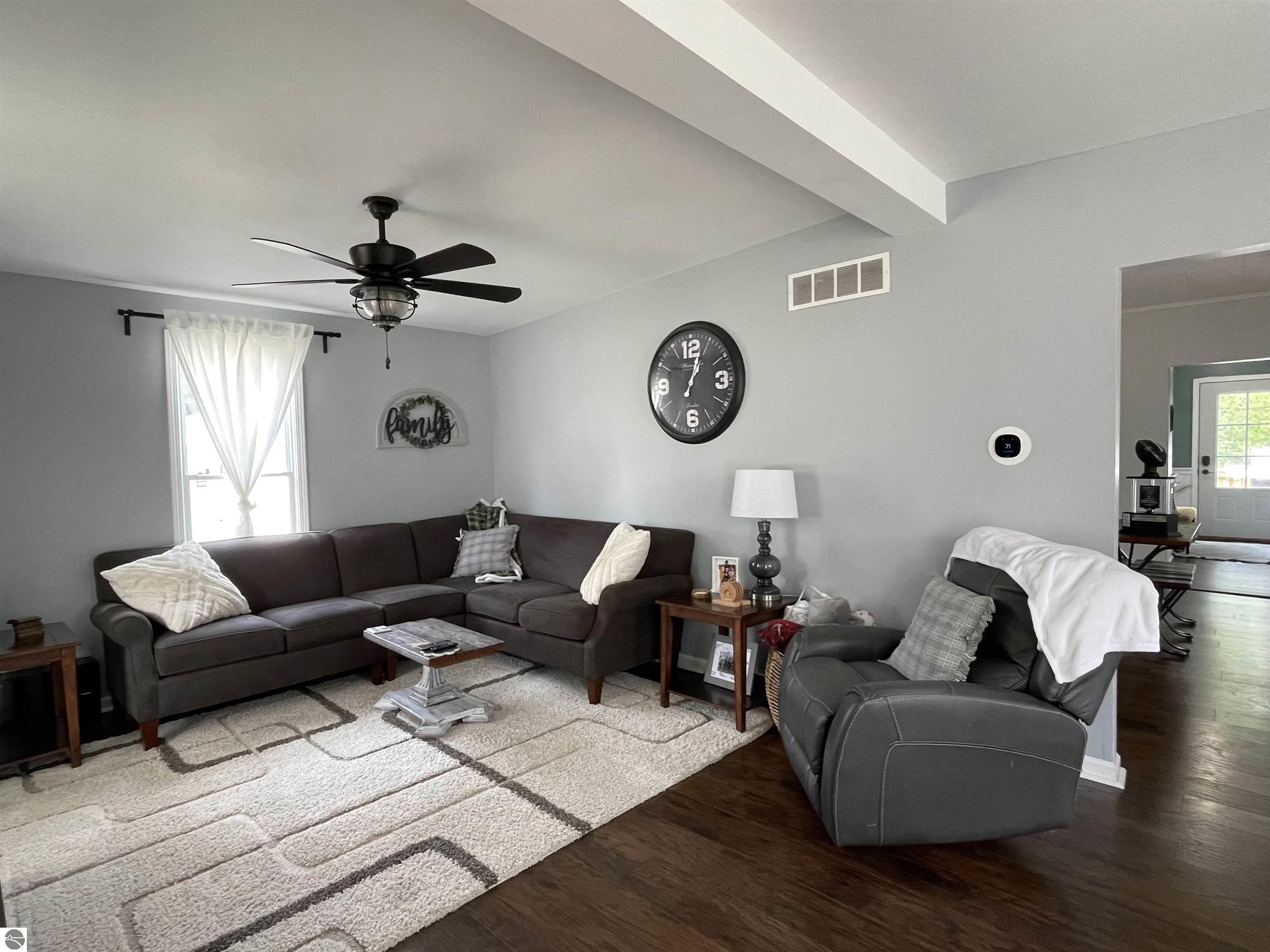 810 Cedar Street, Clare, MI 48617 — Photo 12