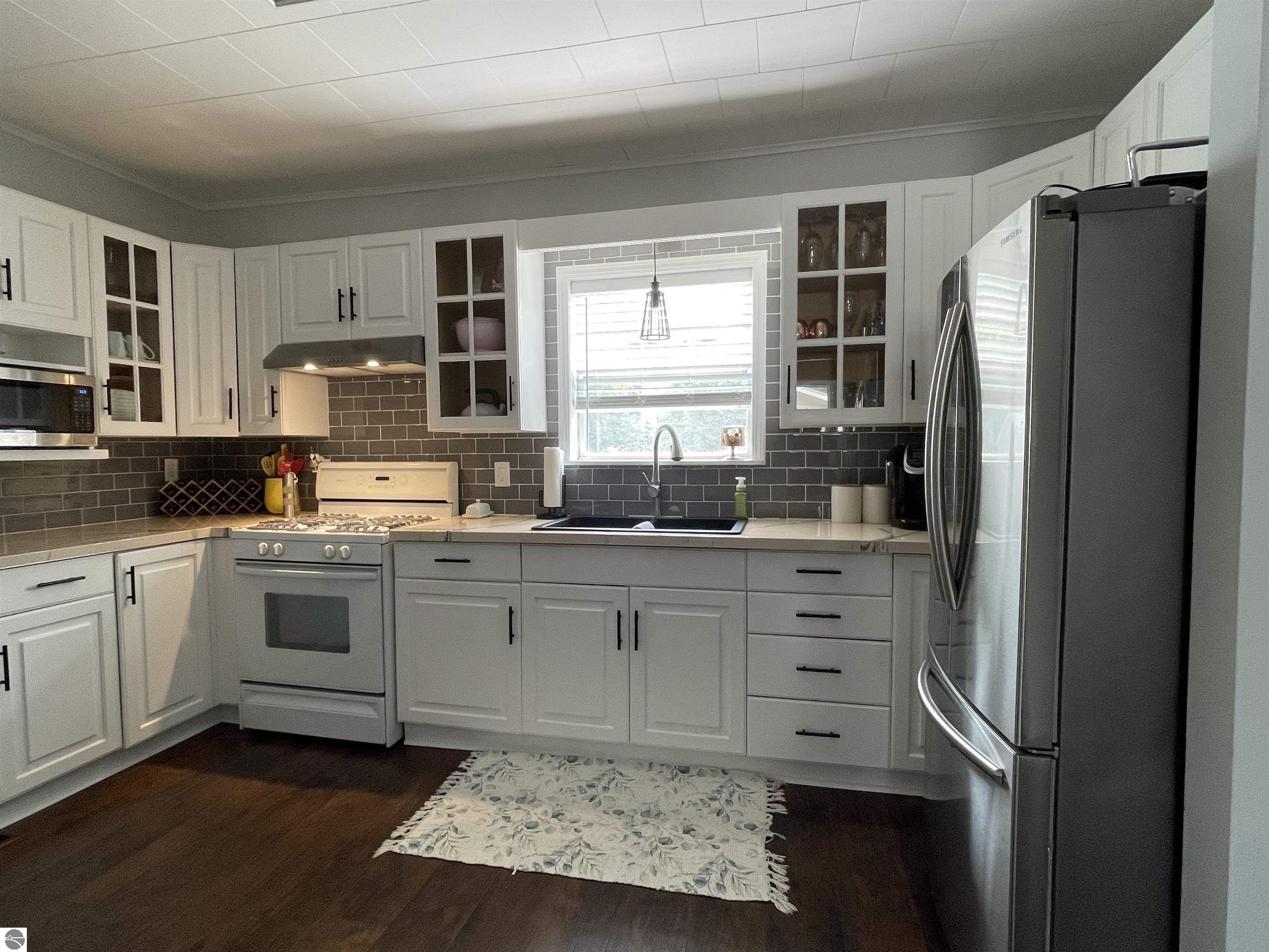 810 Cedar Street, Clare, MI 48617 — Photo 16