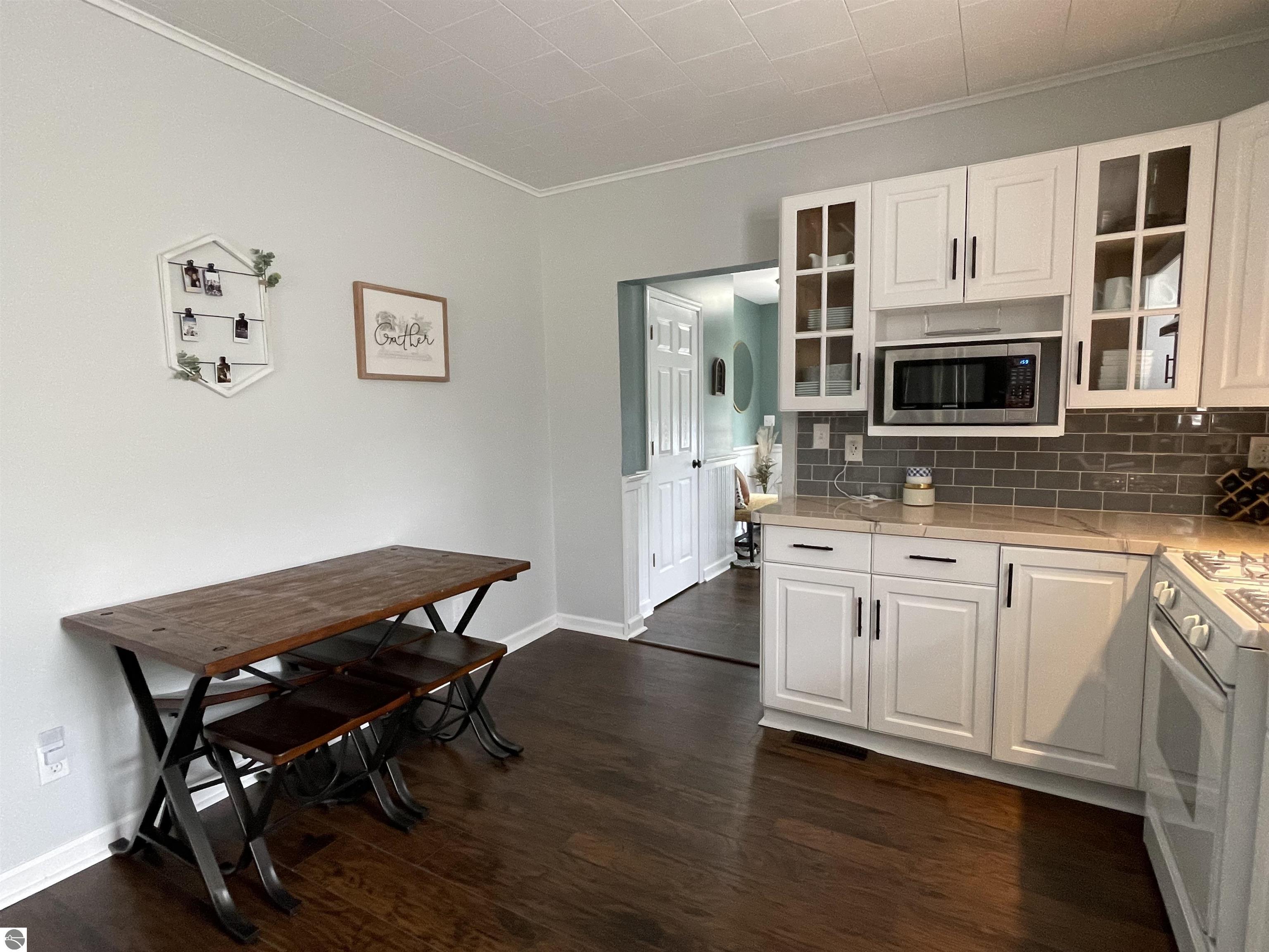 810 Cedar Street, Clare, MI 48617 — Photo 17