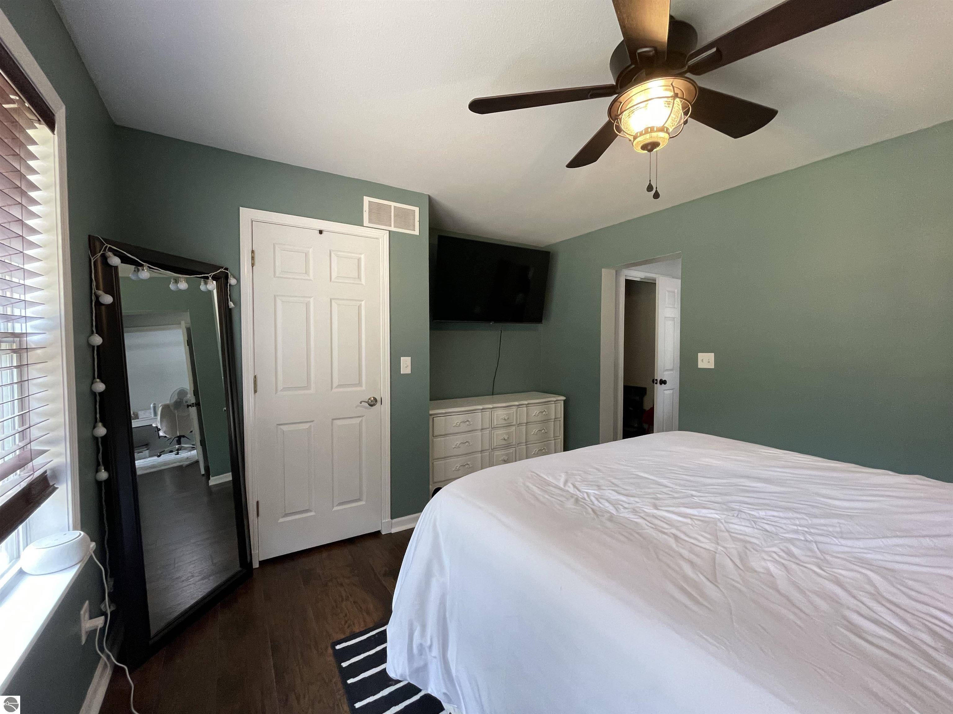 810 Cedar Street, Clare, MI 48617 — Photo 24