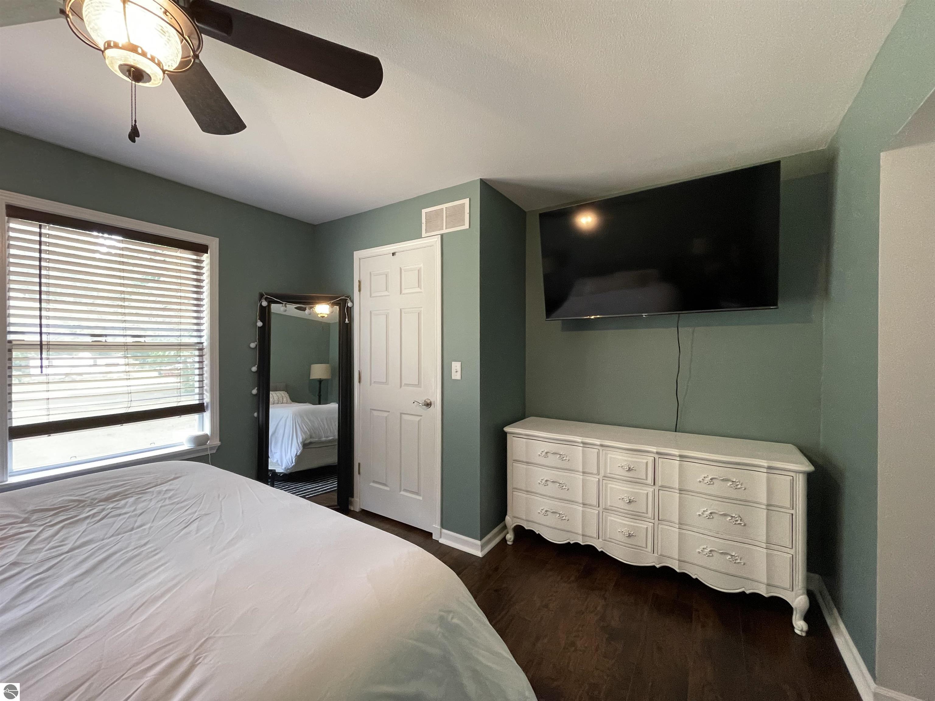 810 Cedar Street, Clare, MI 48617 — Photo 25