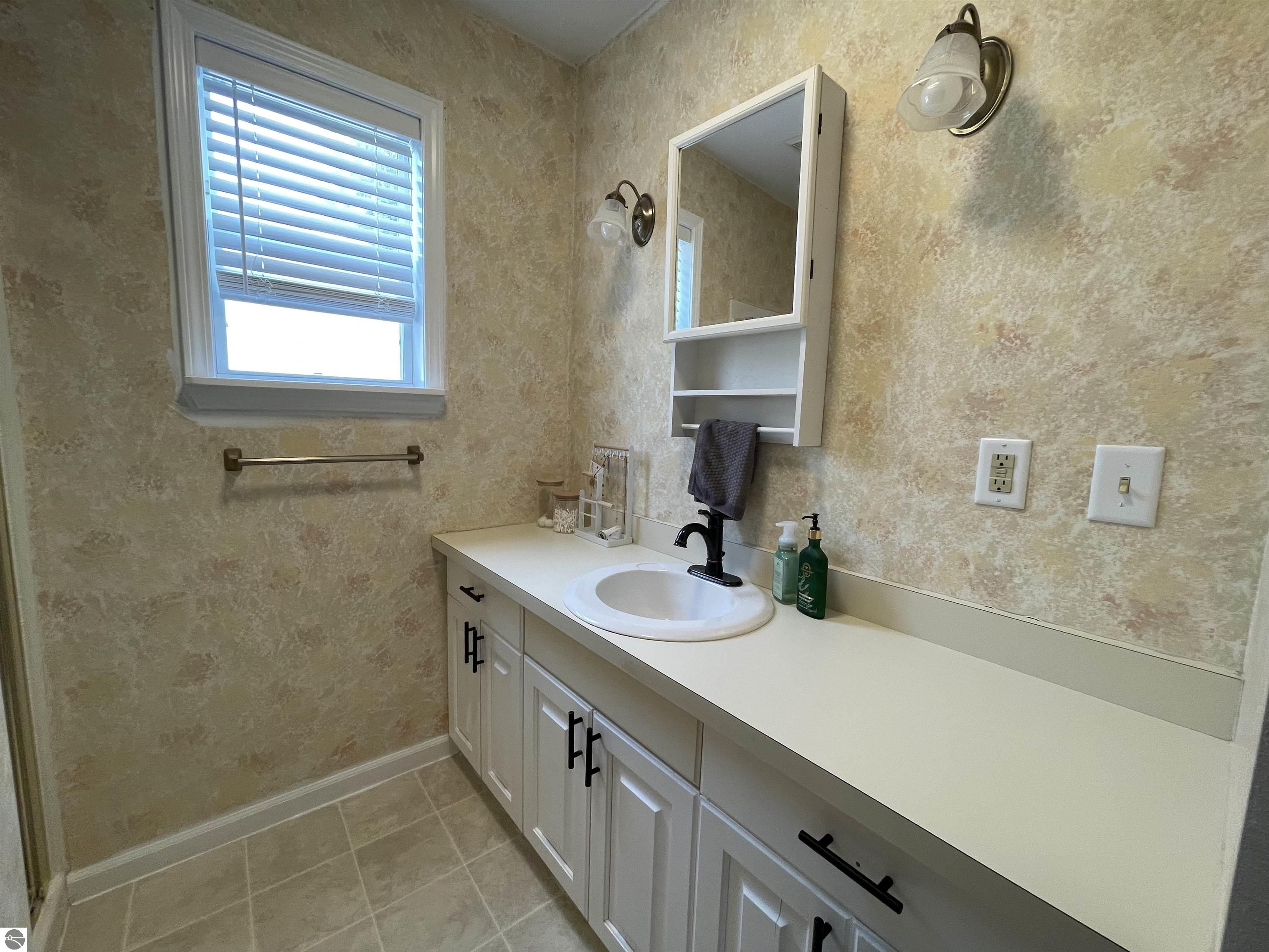 810 Cedar Street, Clare, MI 48617 — Photo 30