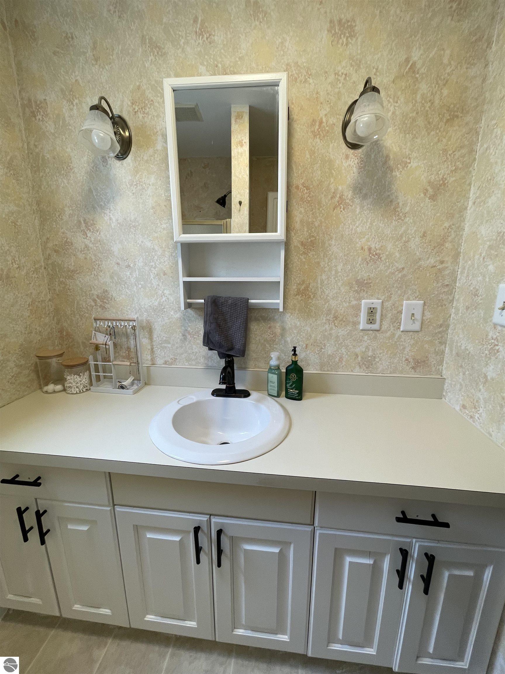 810 Cedar Street, Clare, MI 48617 — Photo 32