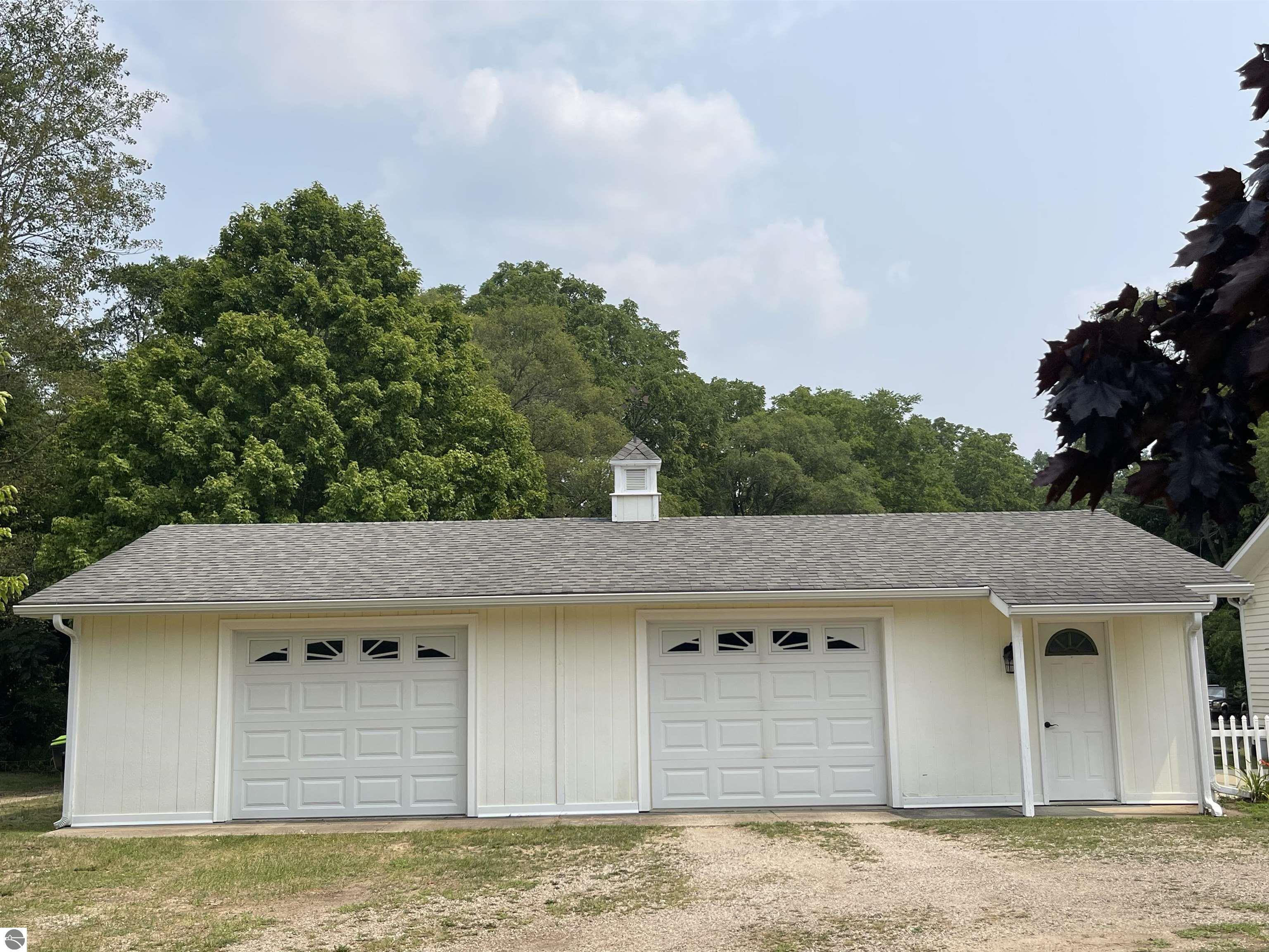 810 Cedar Street, Clare, MI 48617 — Photo 5