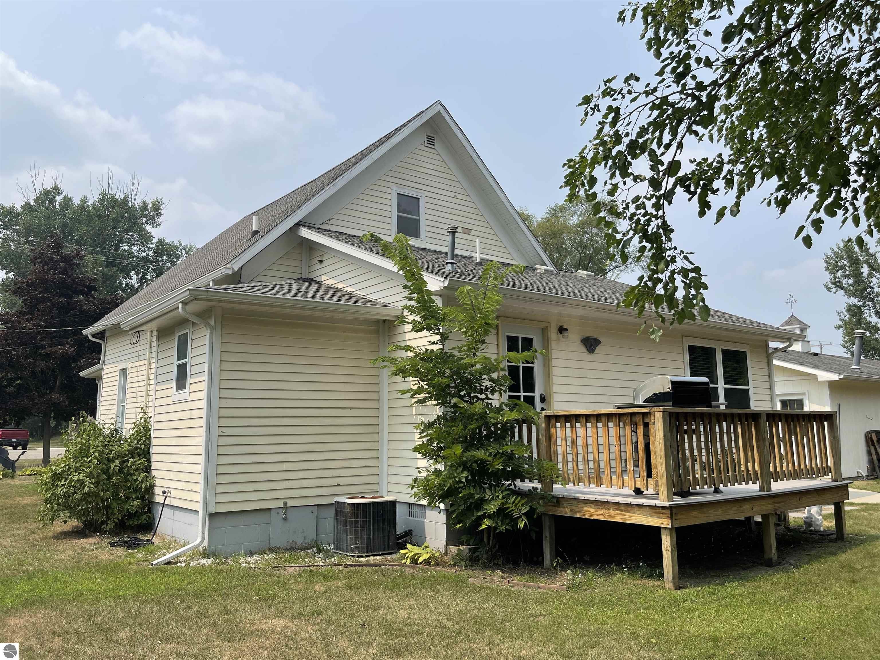 810 Cedar Street, Clare, MI 48617 — Photo 6