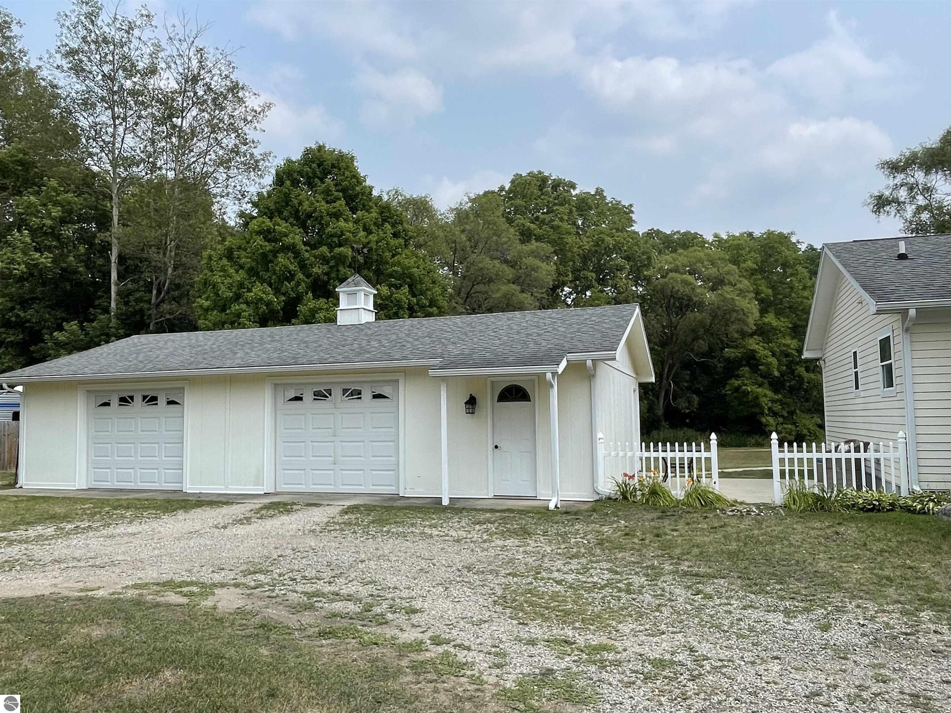 810 Cedar Street, Clare, MI 48617 — Photo 57