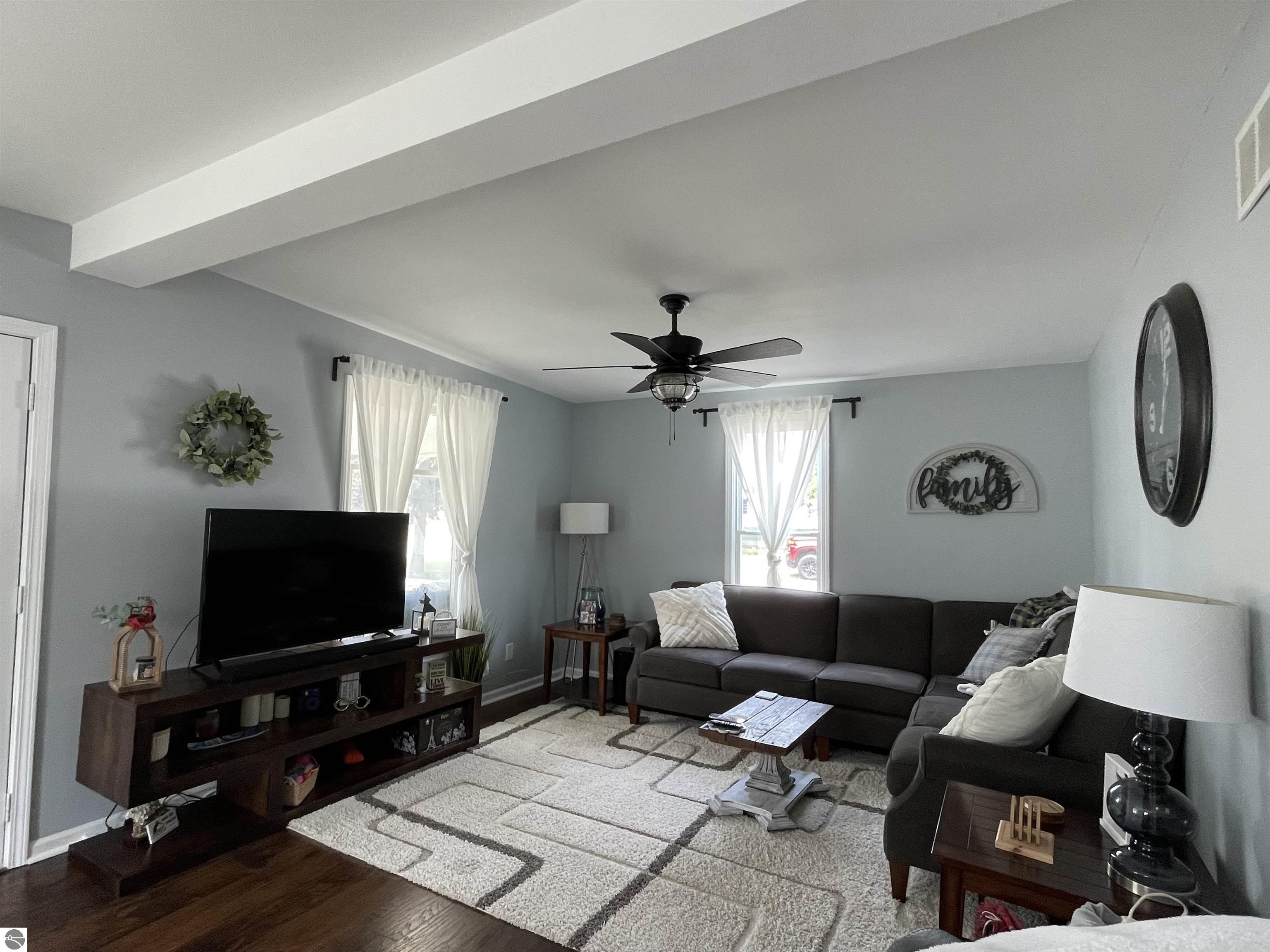 810 Cedar Street, Clare, MI 48617 — Photo 9