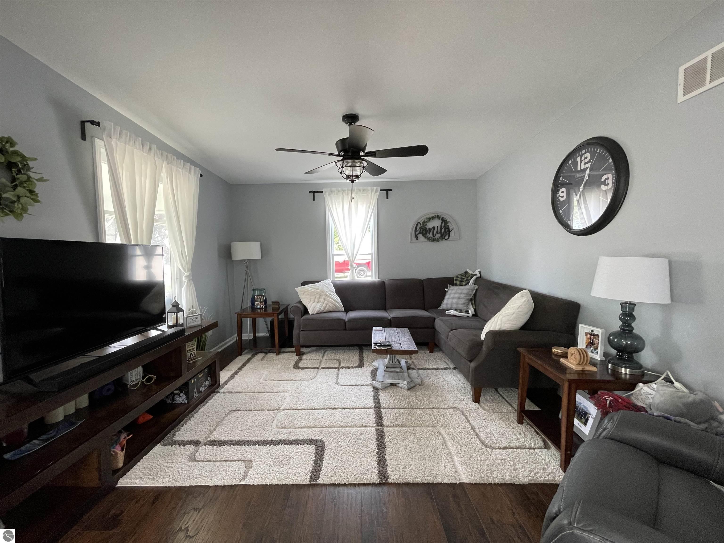 810 Cedar Street, Clare, MI 48617 — Photo 10