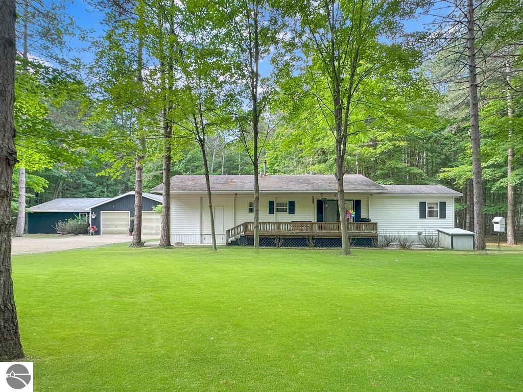 224 S Ferris Road, Sumner, MI 48889 — front exterior