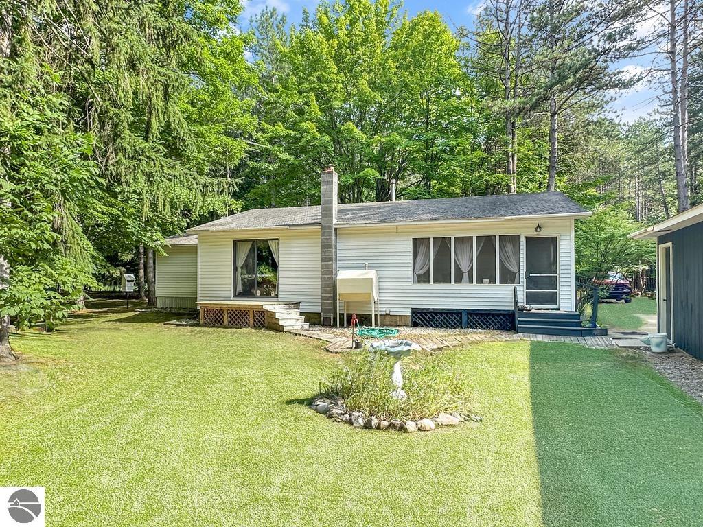224 S Ferris Road, Sumner, MI 48889 — Photo 2