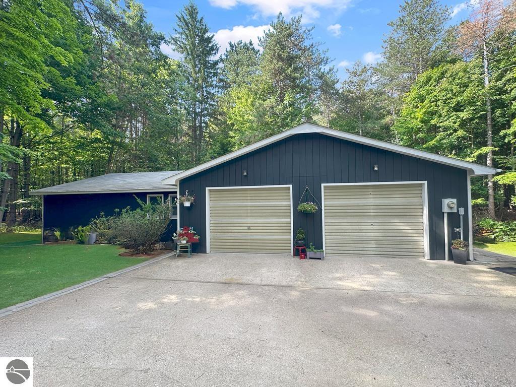 224 S Ferris Road, Sumner, MI 48889 — Photo 13
