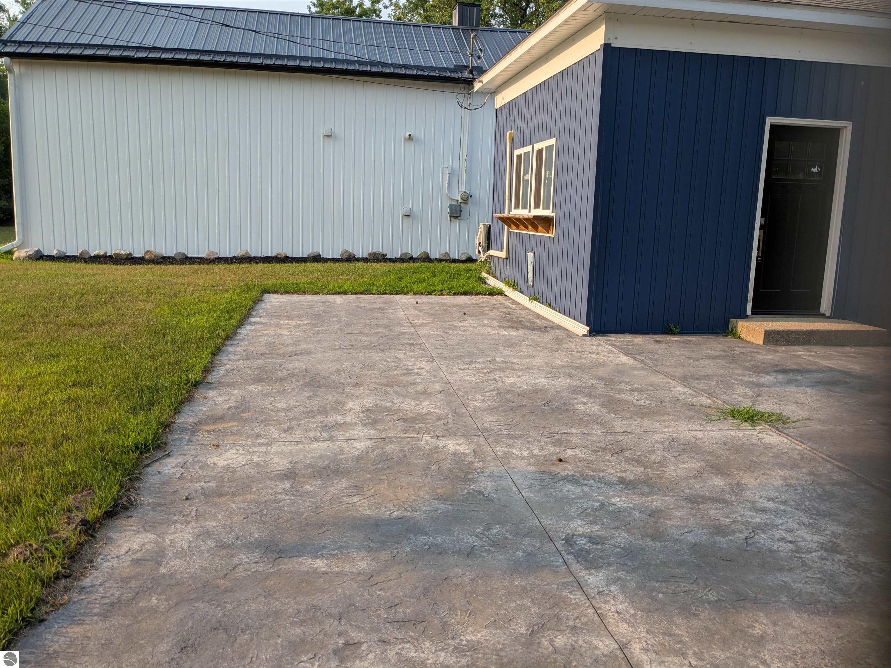 Click to enlarge photo