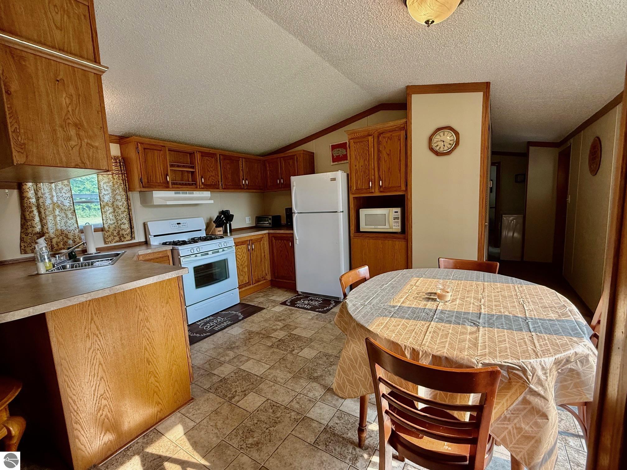 18011 13 Mile Road, Leroy, MI 49655 — Photo 33
