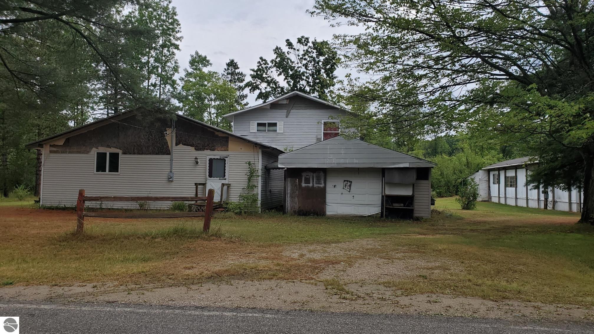 9185 S Cook Avenue, Lake, MI 48632 — front exterior