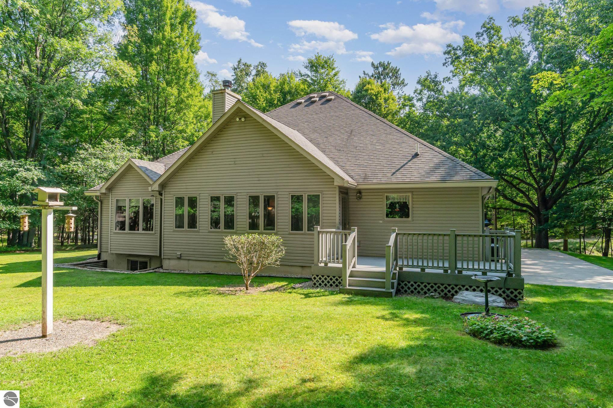 5330 Elm Run, Farwell, MI 48622 — Photo 24