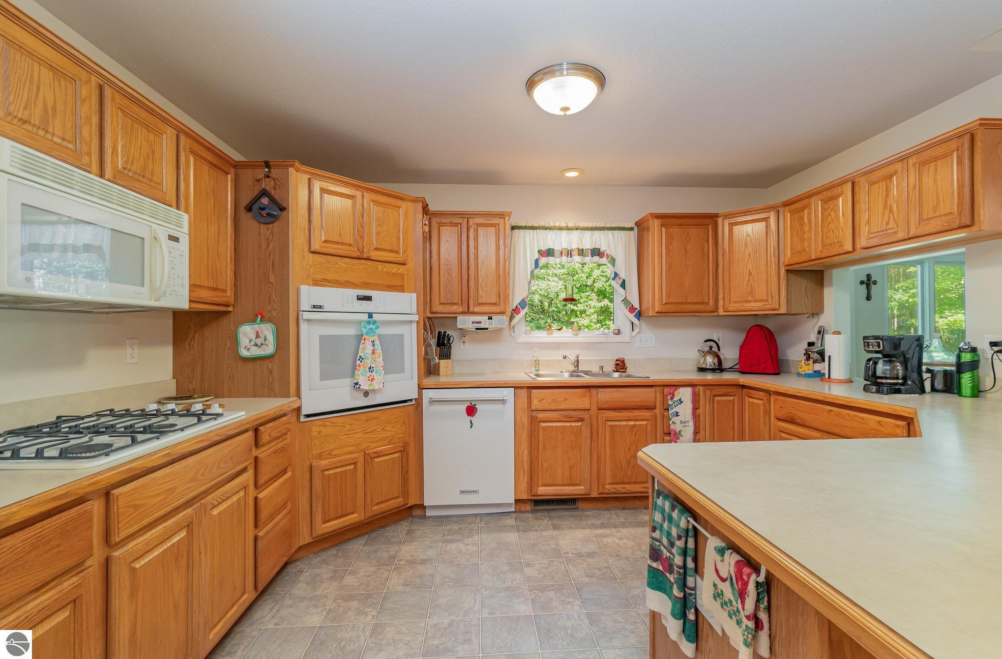 5330 Elm Run, Farwell, MI 48622 — Photo 6