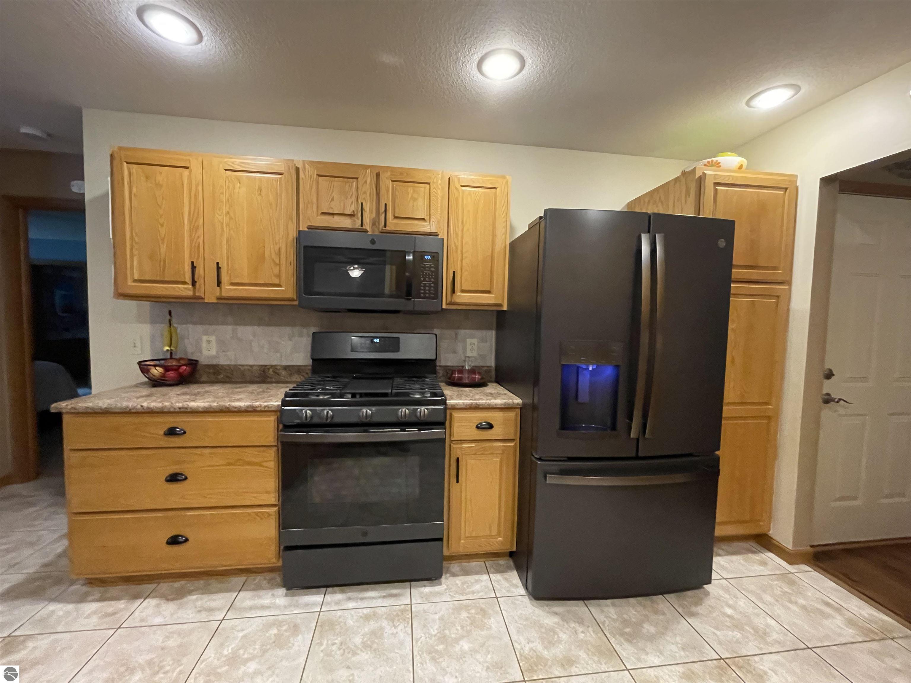 742 Blossomwood Drive, Clare, MI 48617 — Photo 16