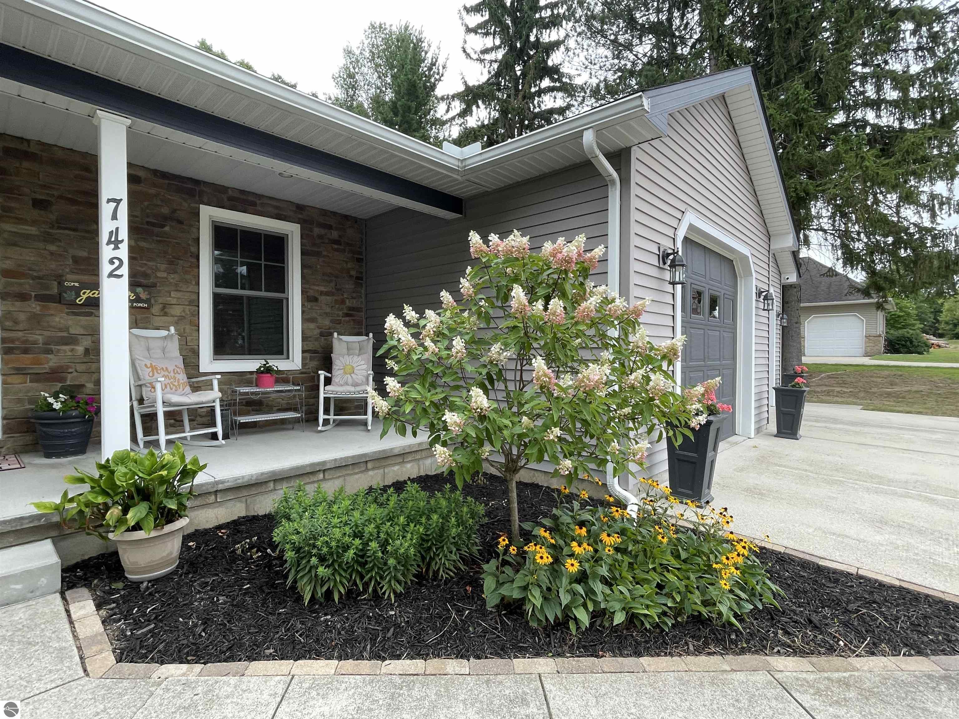 742 Blossomwood Drive, Clare, MI 48617 — Photo 3