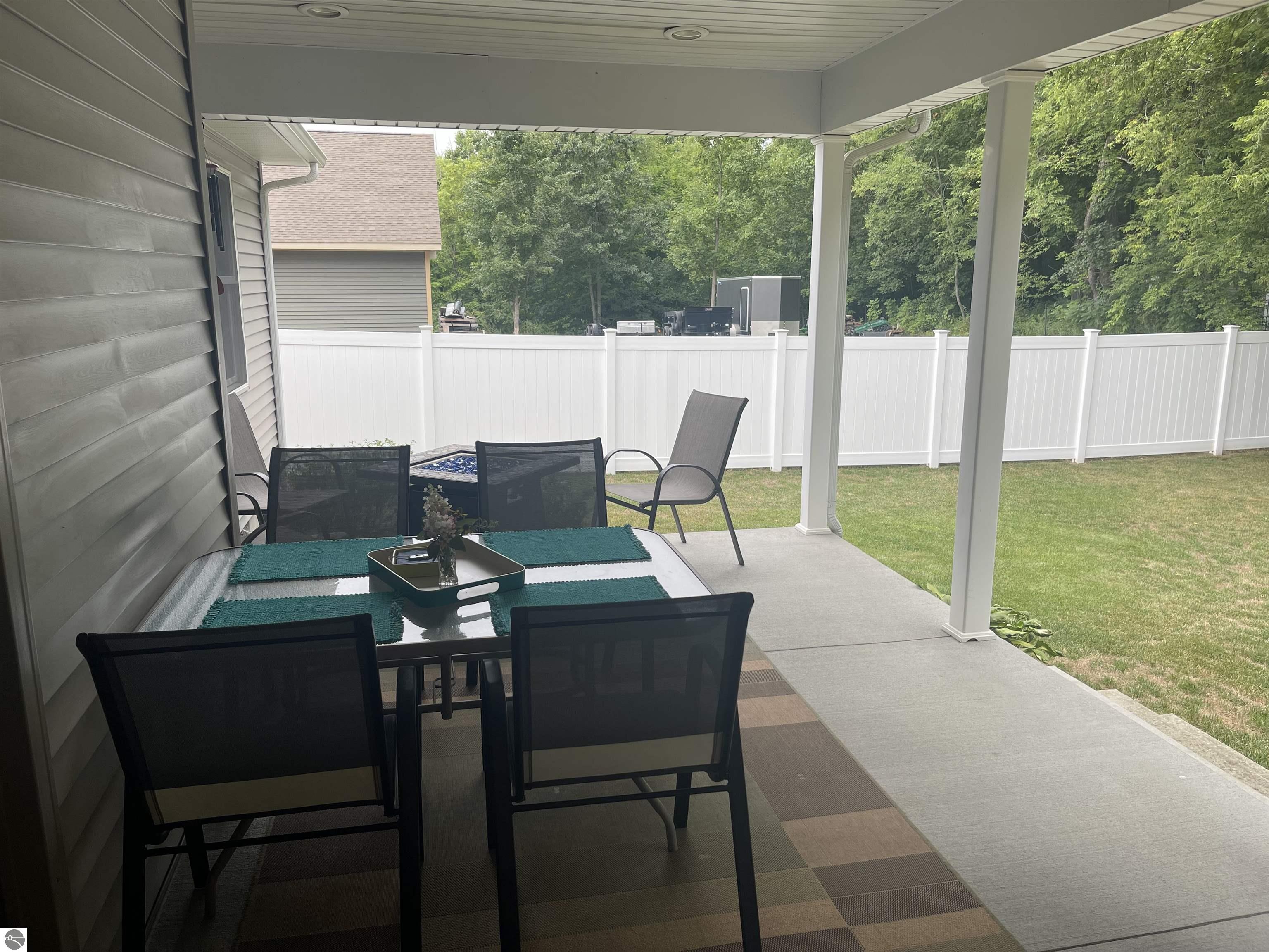 742 Blossomwood Drive, Clare, MI 48617 — Photo 4
