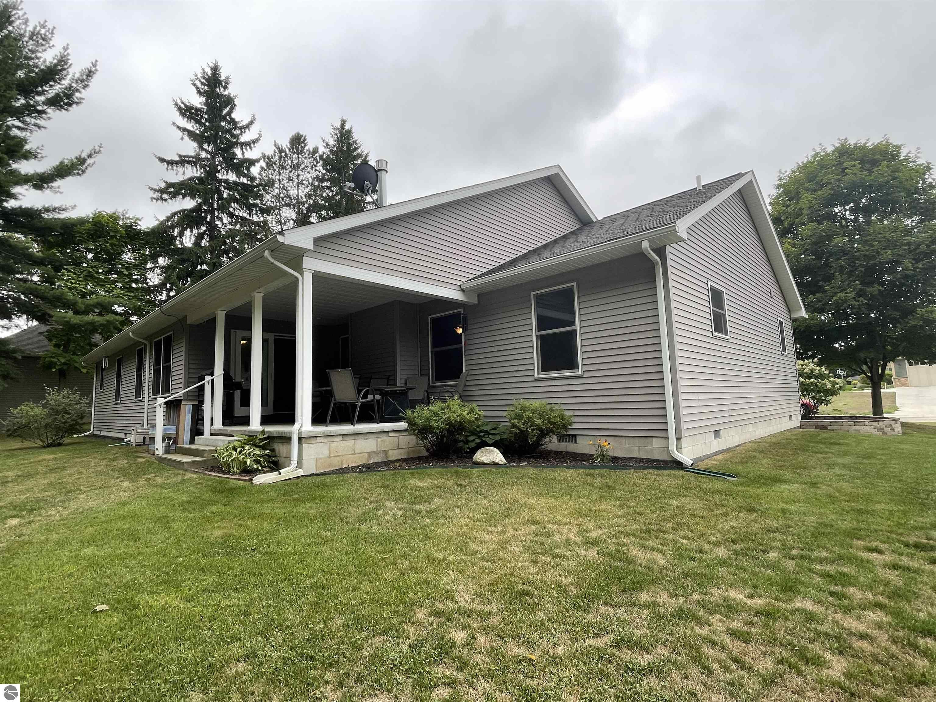 742 Blossomwood Drive, Clare, MI 48617 — Photo 8