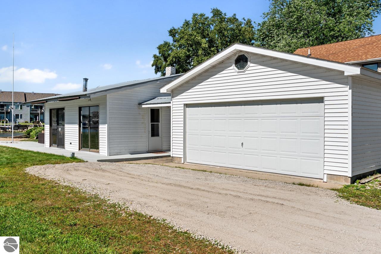1878 S Riverside Drive, Au Gres, MI 48703 — Photo 3