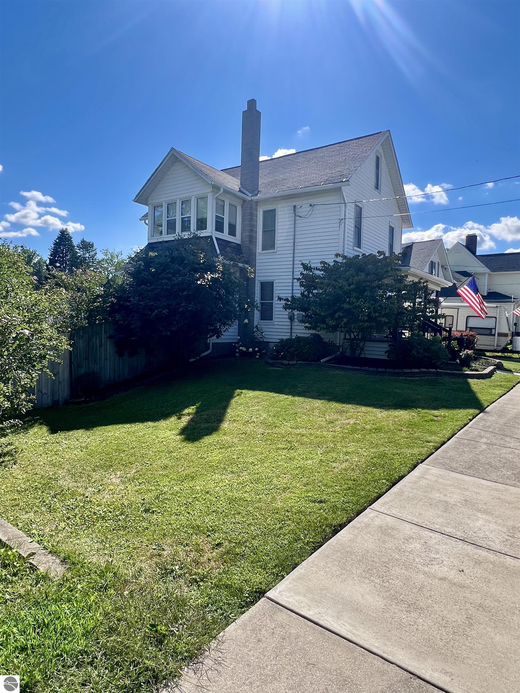 314 E Newark Street, Ithaca, MI 48847 — Photo 2