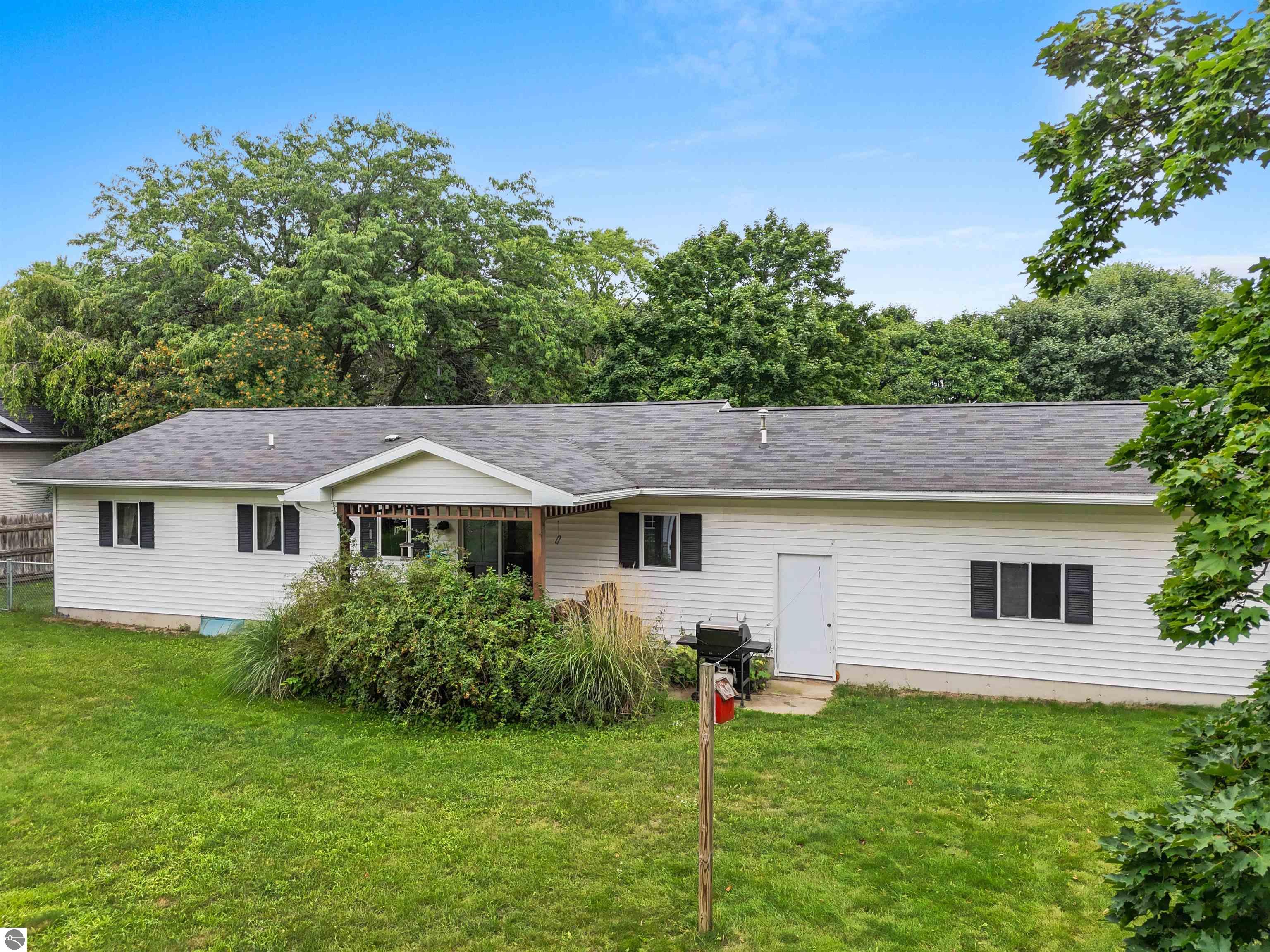 213 N Cottage Grove, McBain, MI 49657 — Photo 4