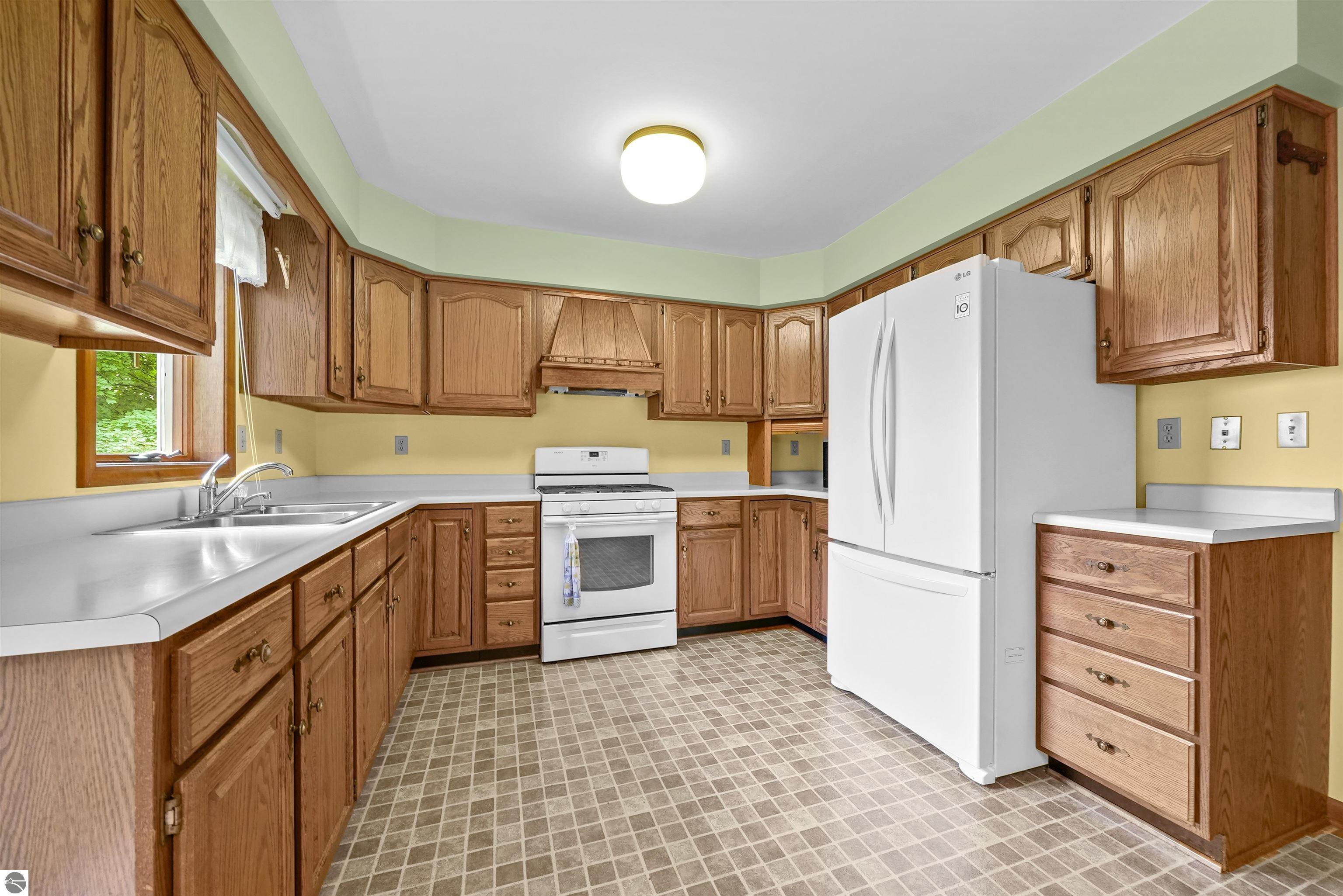 213 N Cottage Grove, McBain, MI 49657 — Photo 9