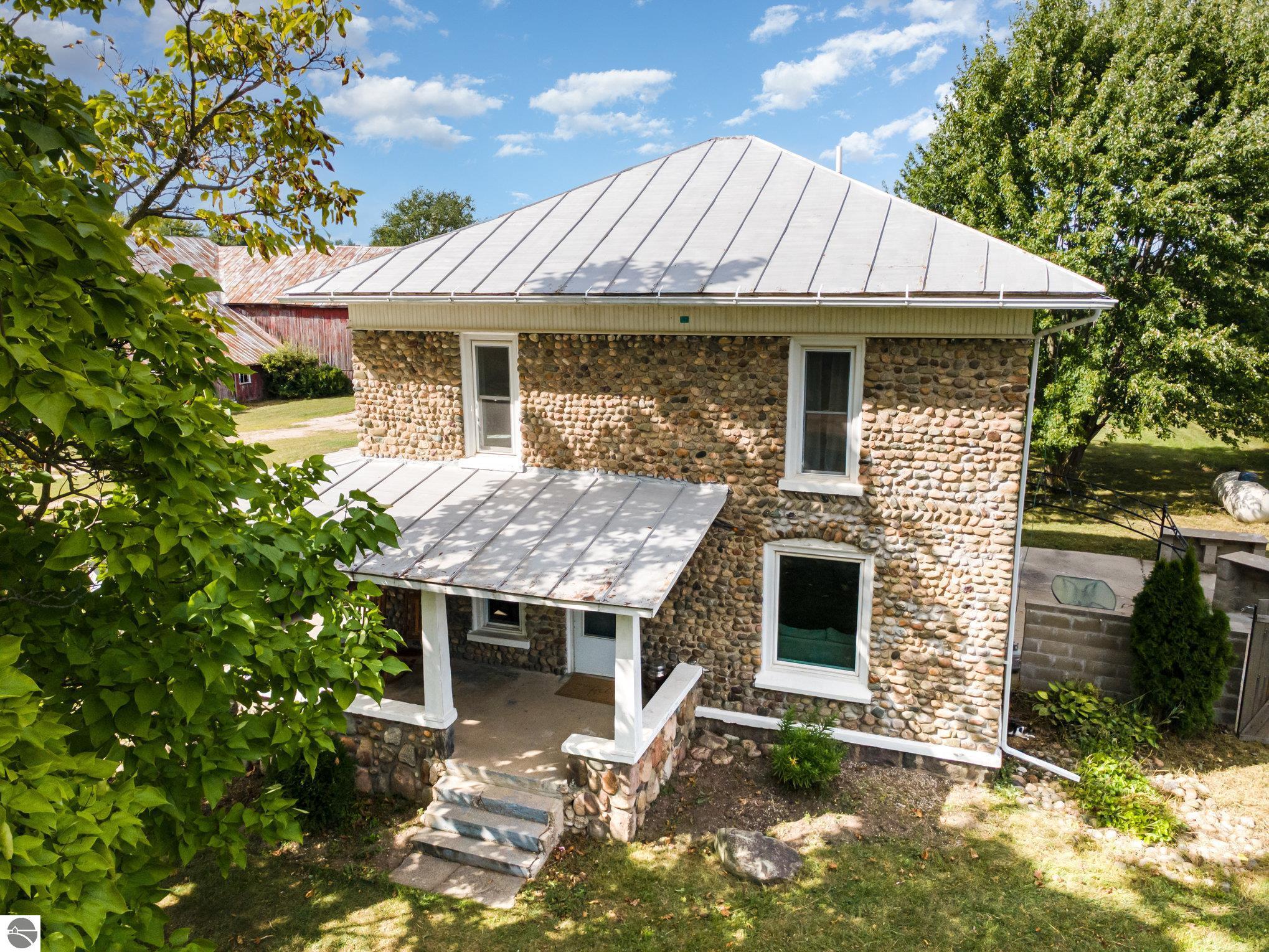6944 W Fremont Road, Blanchard, MI 49310 — front exterior