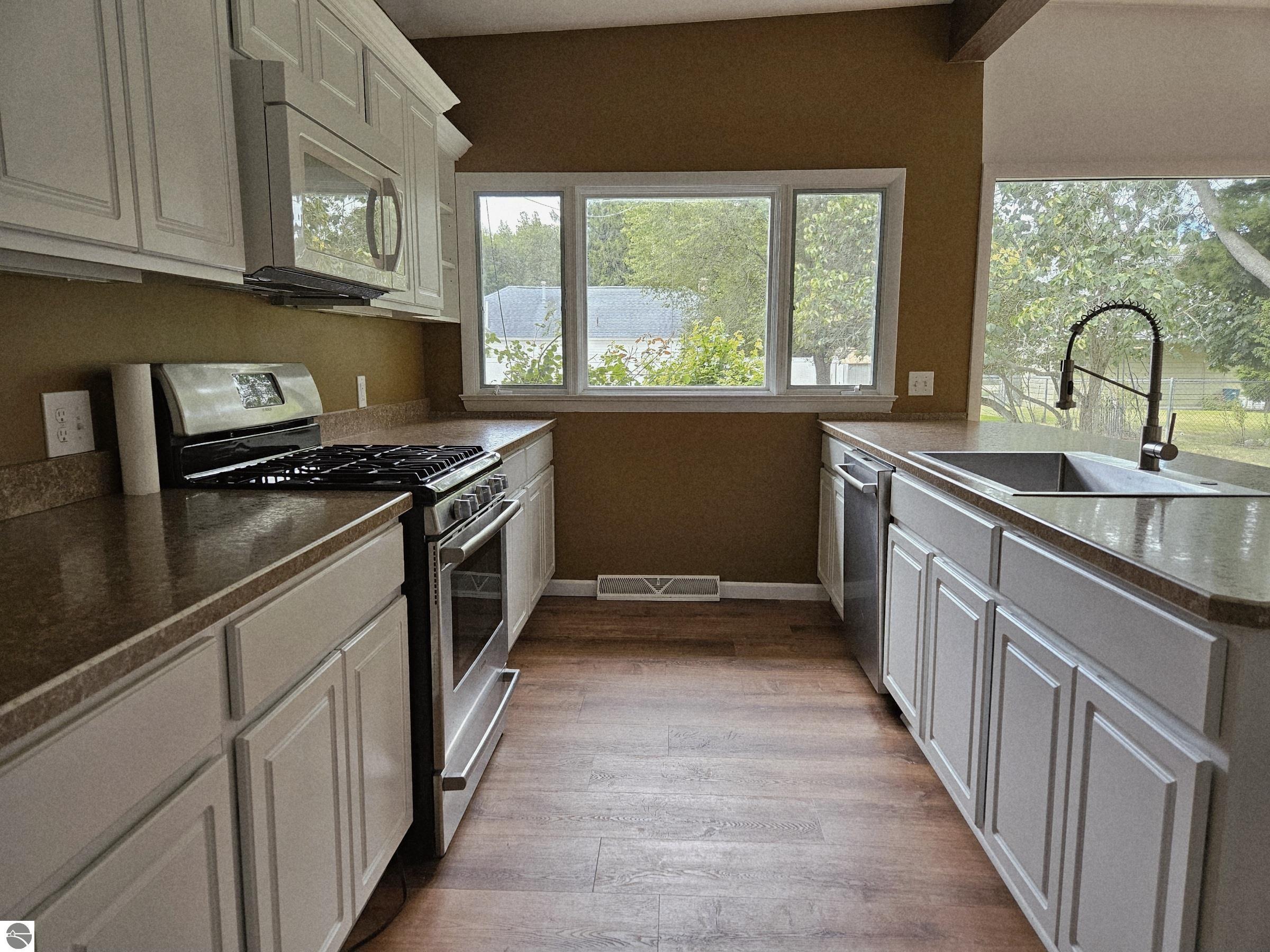 713 W Lincoln Street, East Tawas, MI 48730 — Photo 4