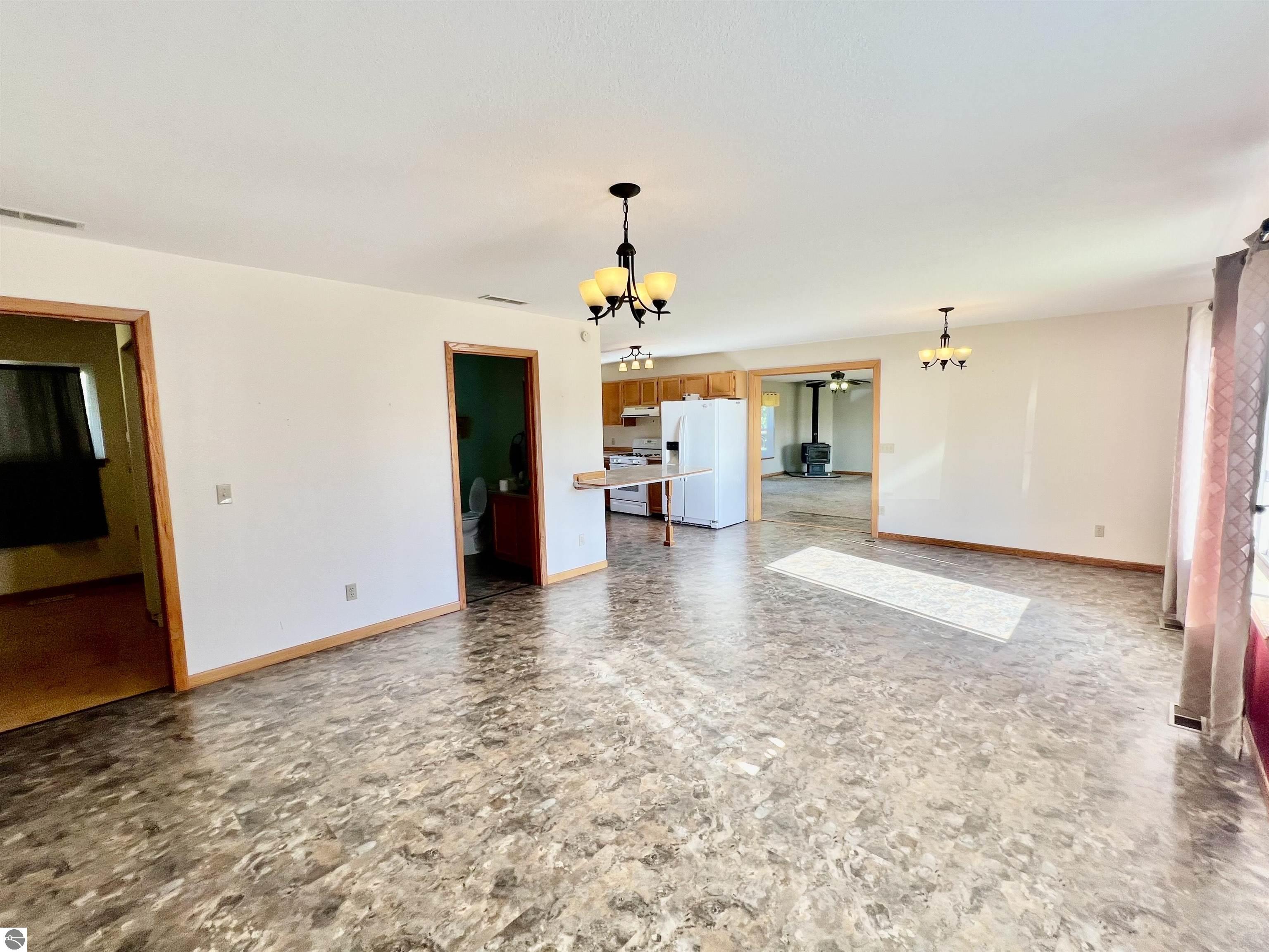 10911 E Lake Montcalm Road, Riverdale, MI 48877 — Photo 11