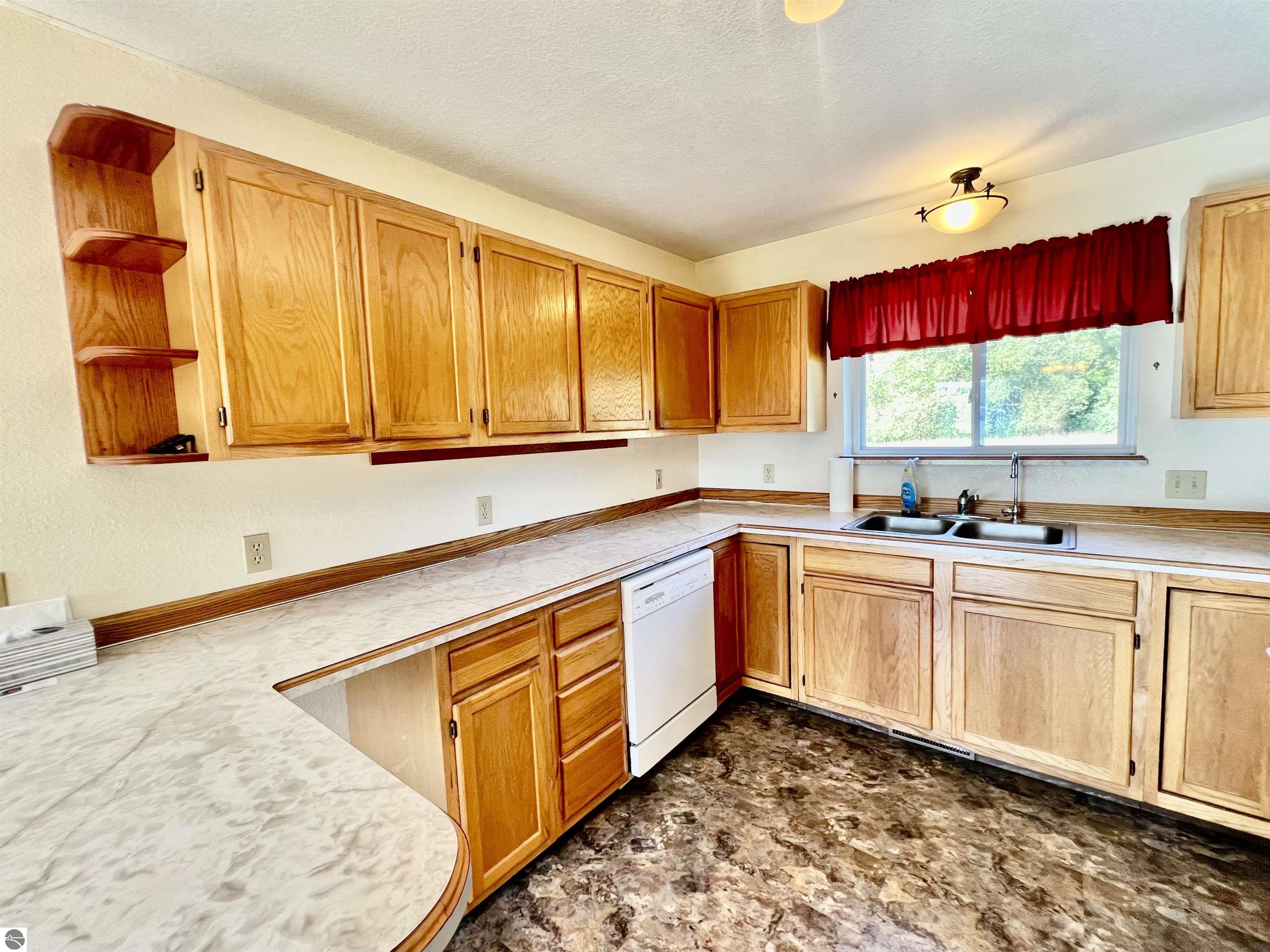 10911 E Lake Montcalm Road, Riverdale, MI 48877 — Photo 13