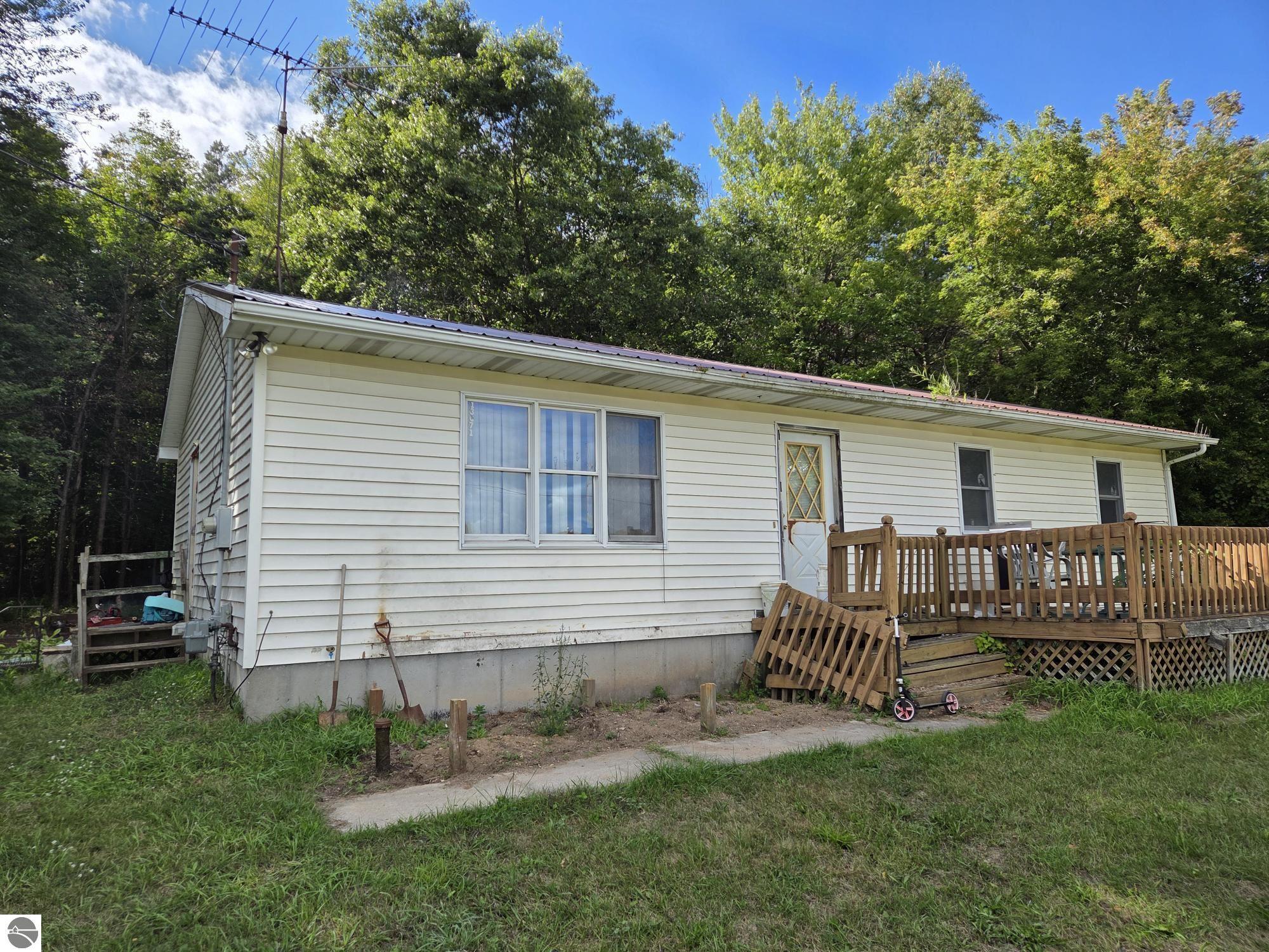 13071 30th Avenue, Remus, MI 49340 — front exterior