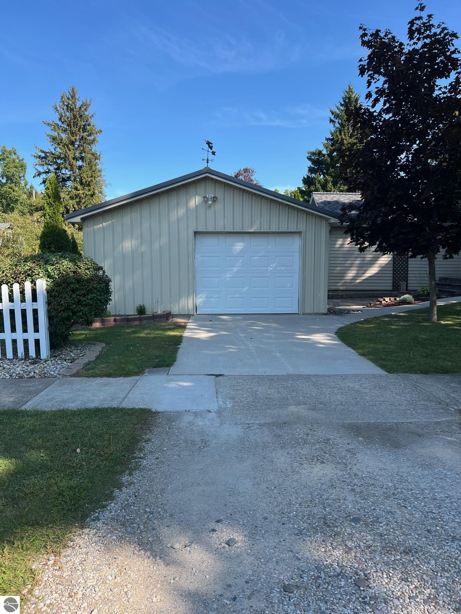 203 N Elm Street, Ithaca, MI 48847 — Photo 17