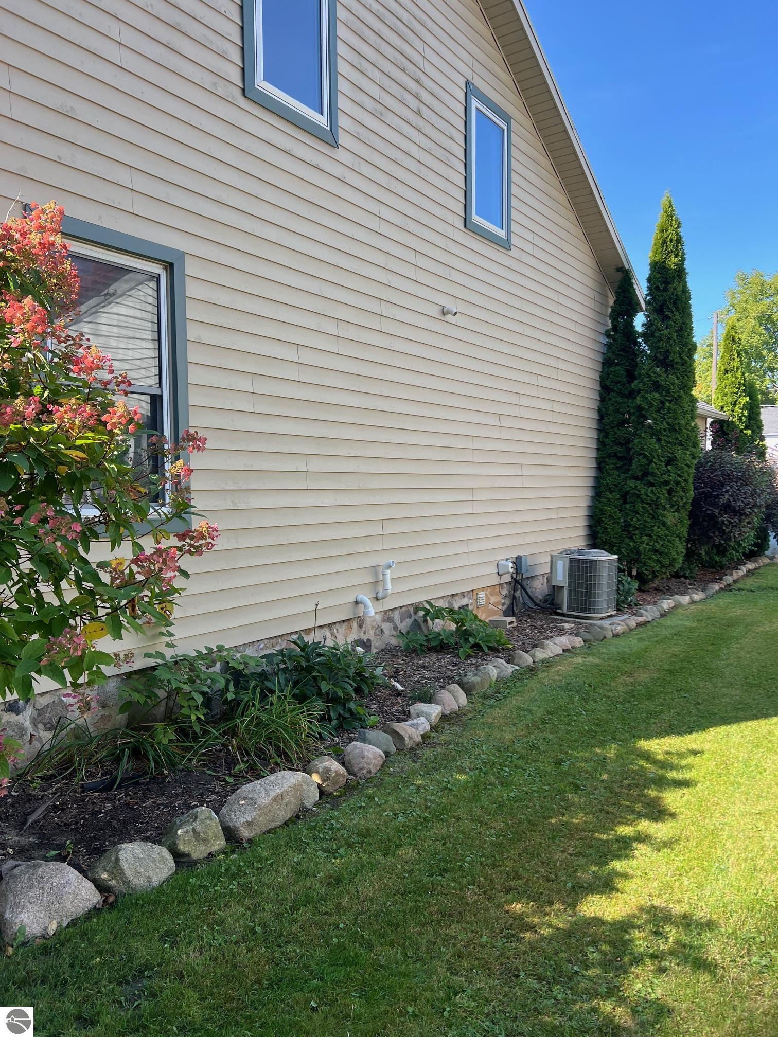 203 N Elm Street, Ithaca, MI 48847 — Photo 3