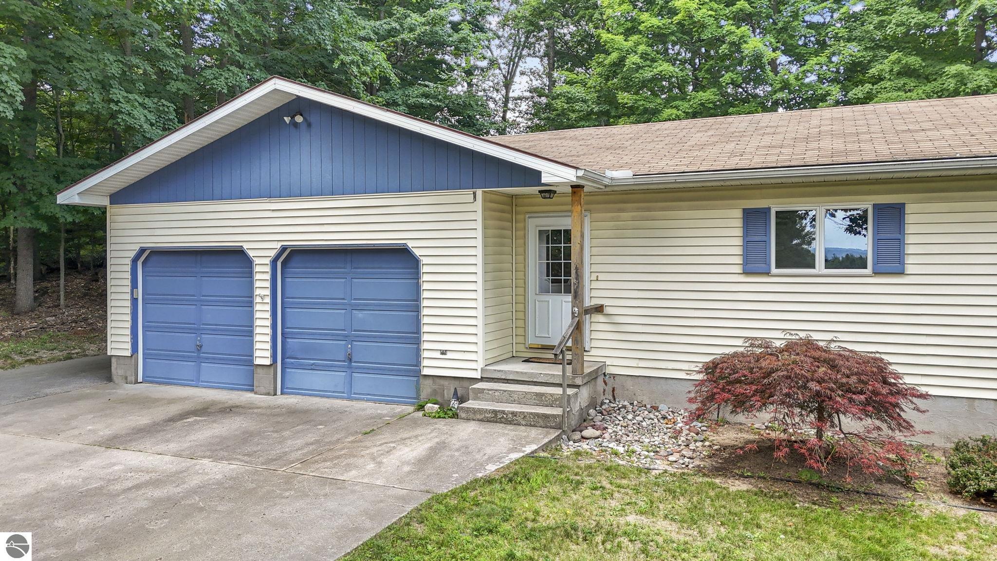 4761 Bartlett, Williamsburg, MI 49690 — Photo 2