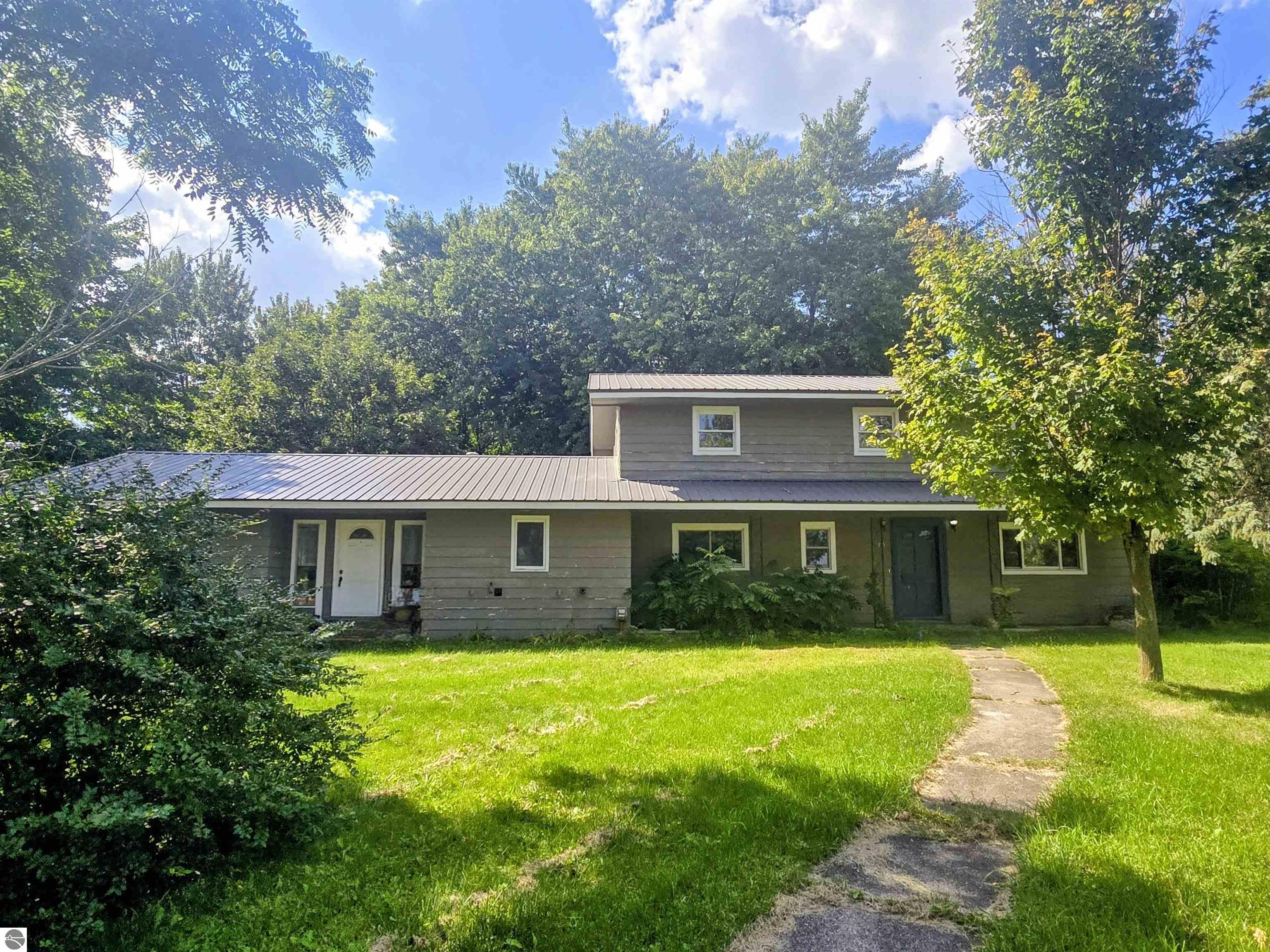 415 N Pine River Street, Ithaca, MI 48847 — front exterior
