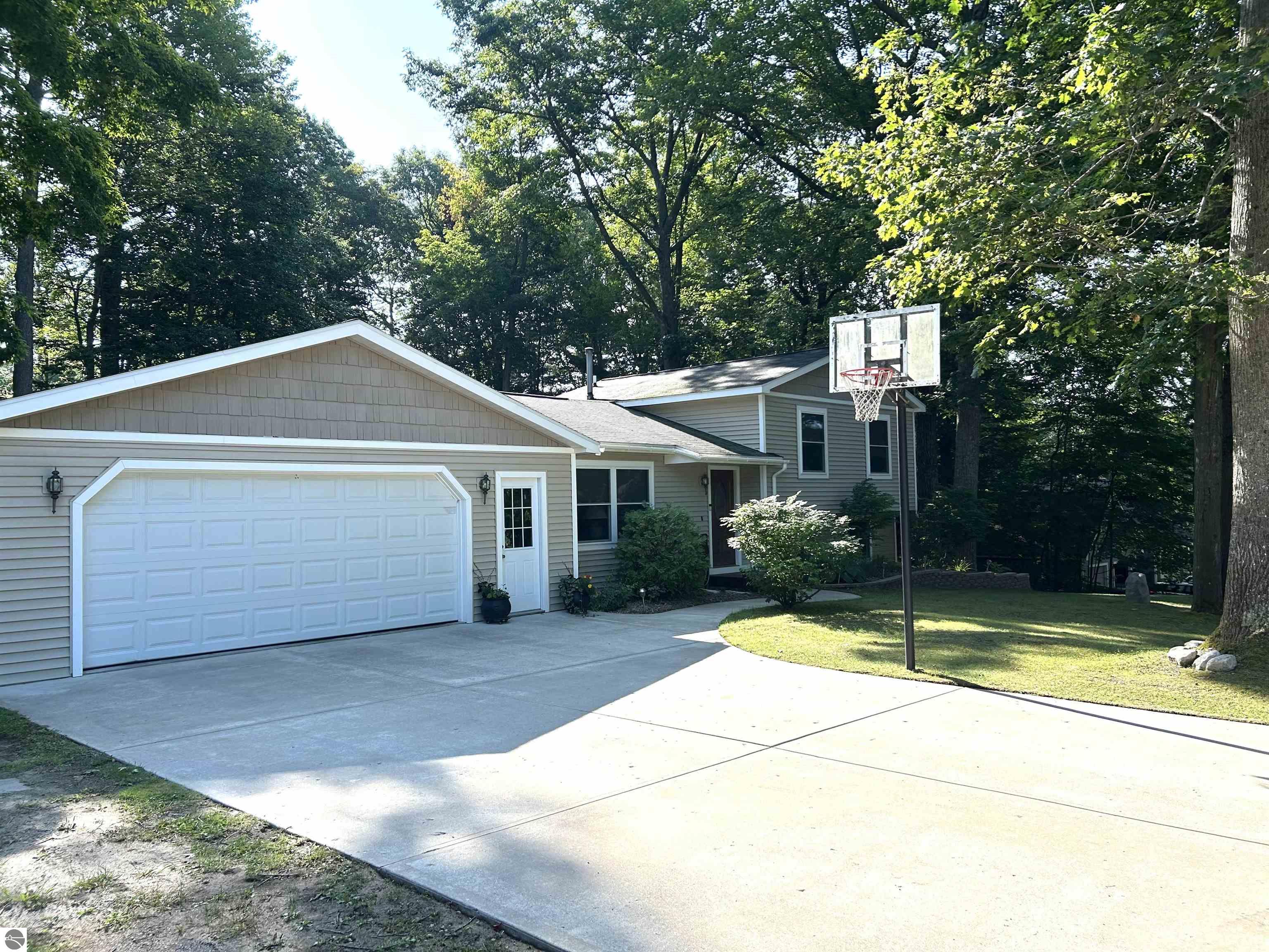20854 Red Oak Drive, Lake Ann, MI 49650 — Photo 5